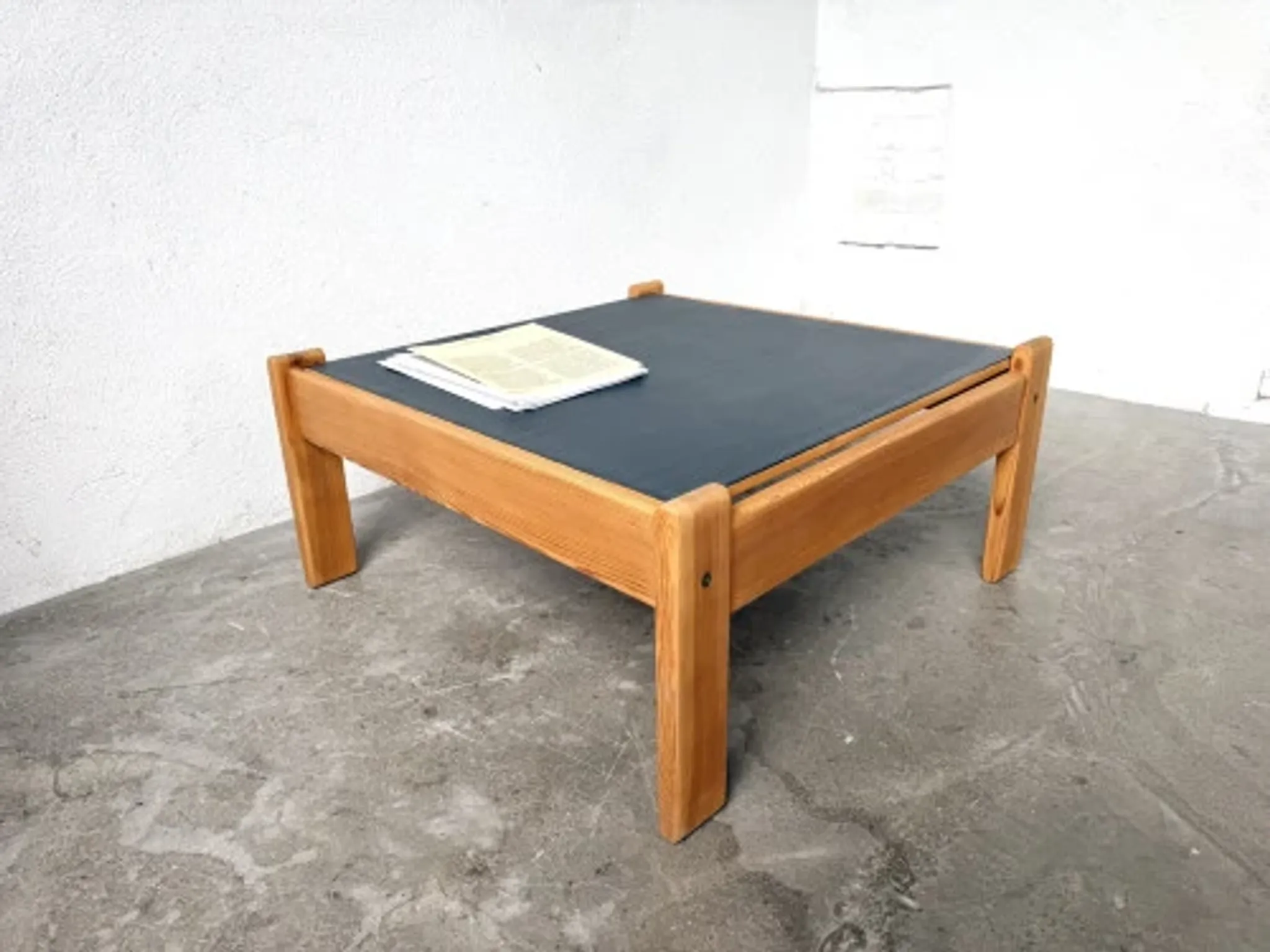 Modernist coffee table in solid pine with a reversible top, 1970s.
