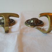 Brass patères