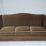 Canapé 3 places danois des années 1960, revêtement en velours vert olive, bois de hêtre.