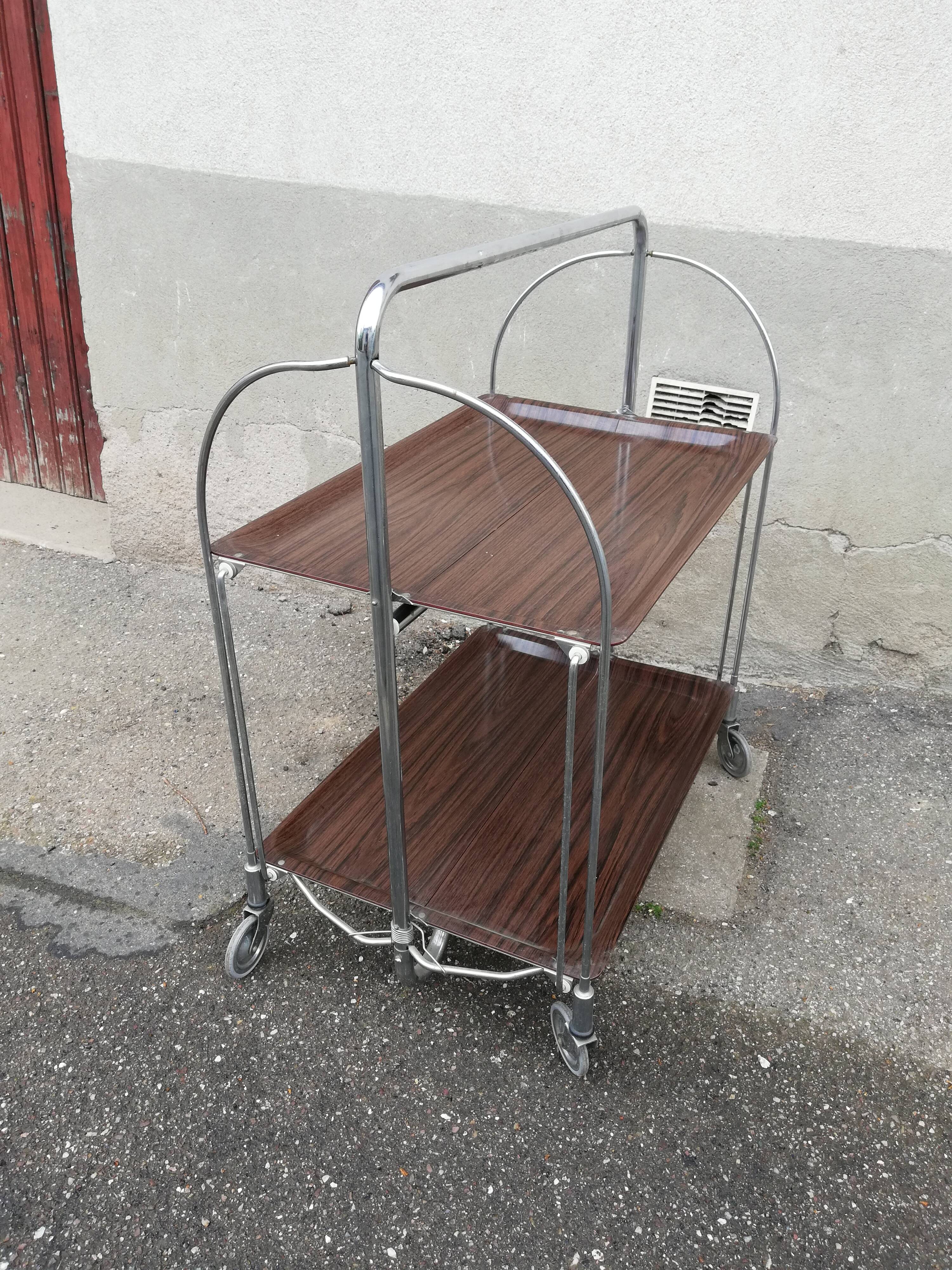 Folding serving table