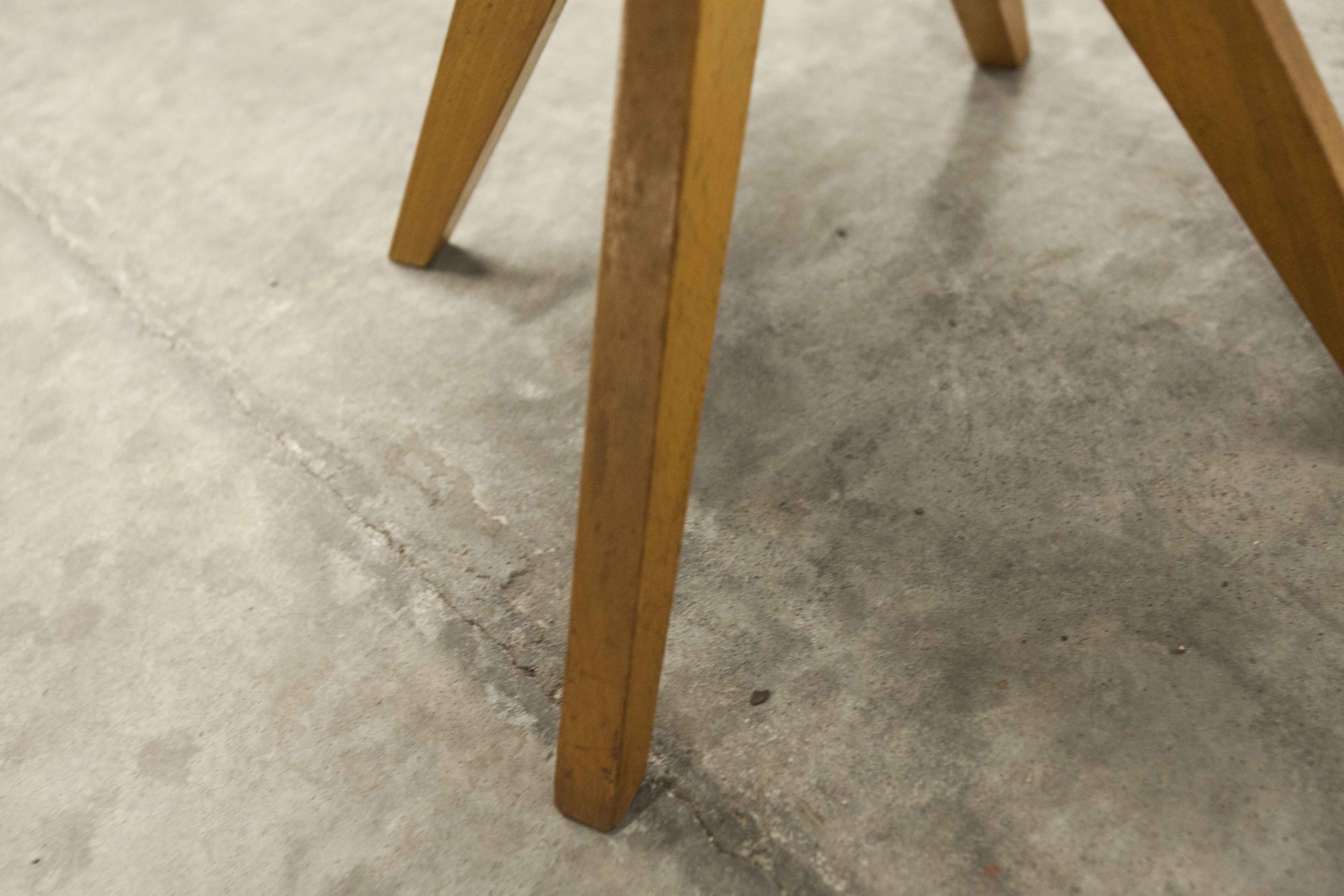 Workshop chair 1950 feet compass skaï red atypical