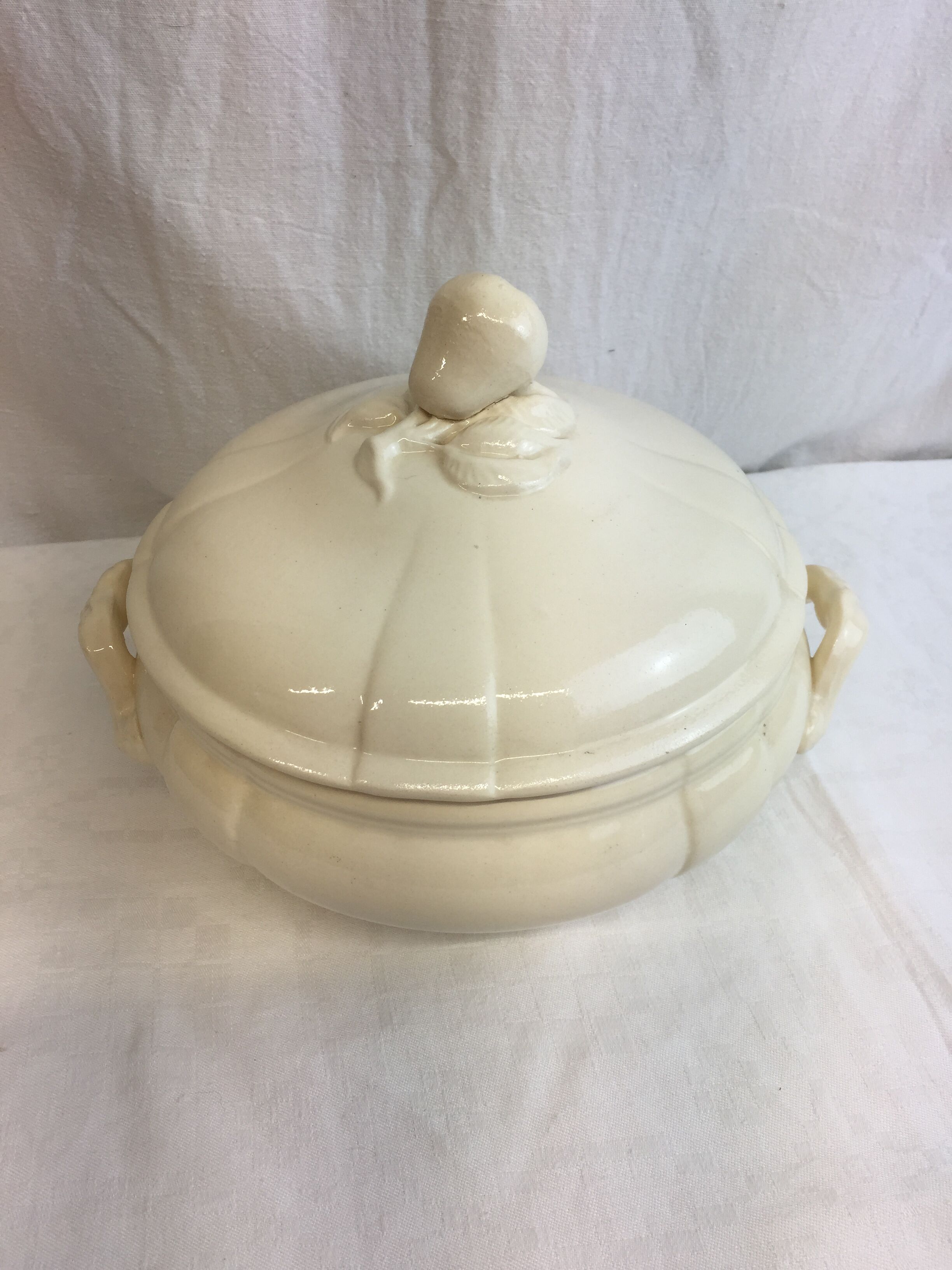 Soupière or vegetable color Ivory made in France Digoin Sarreguemines, 1920s