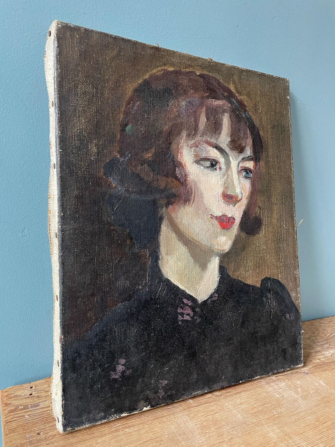 Old painting, portrait of a woman 1930s