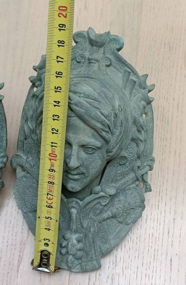 Billiard corner, bronze door knocker