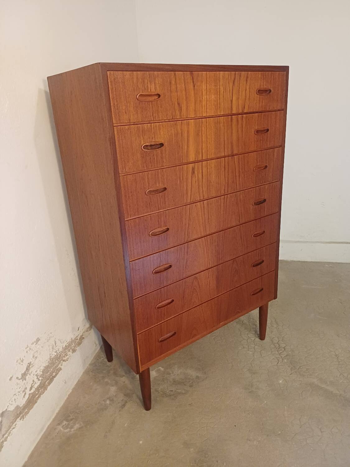 Scandinavian chest of drawers