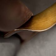 Fauteuil vintage en hêtre et cuir marron du milieu du siècle de Farstrup Møbler