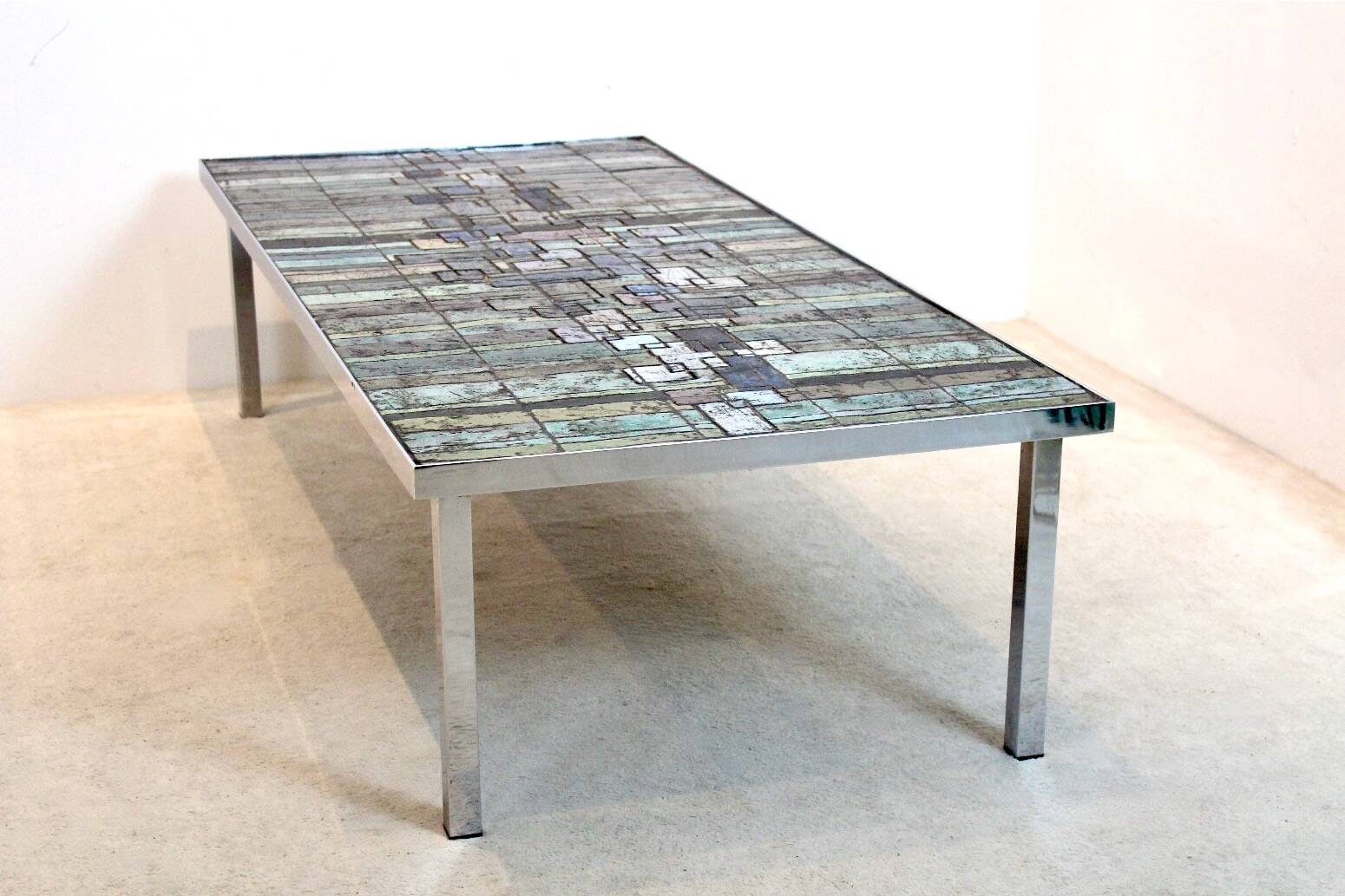 Table basse en mosaïque d'ardoise et de céramique