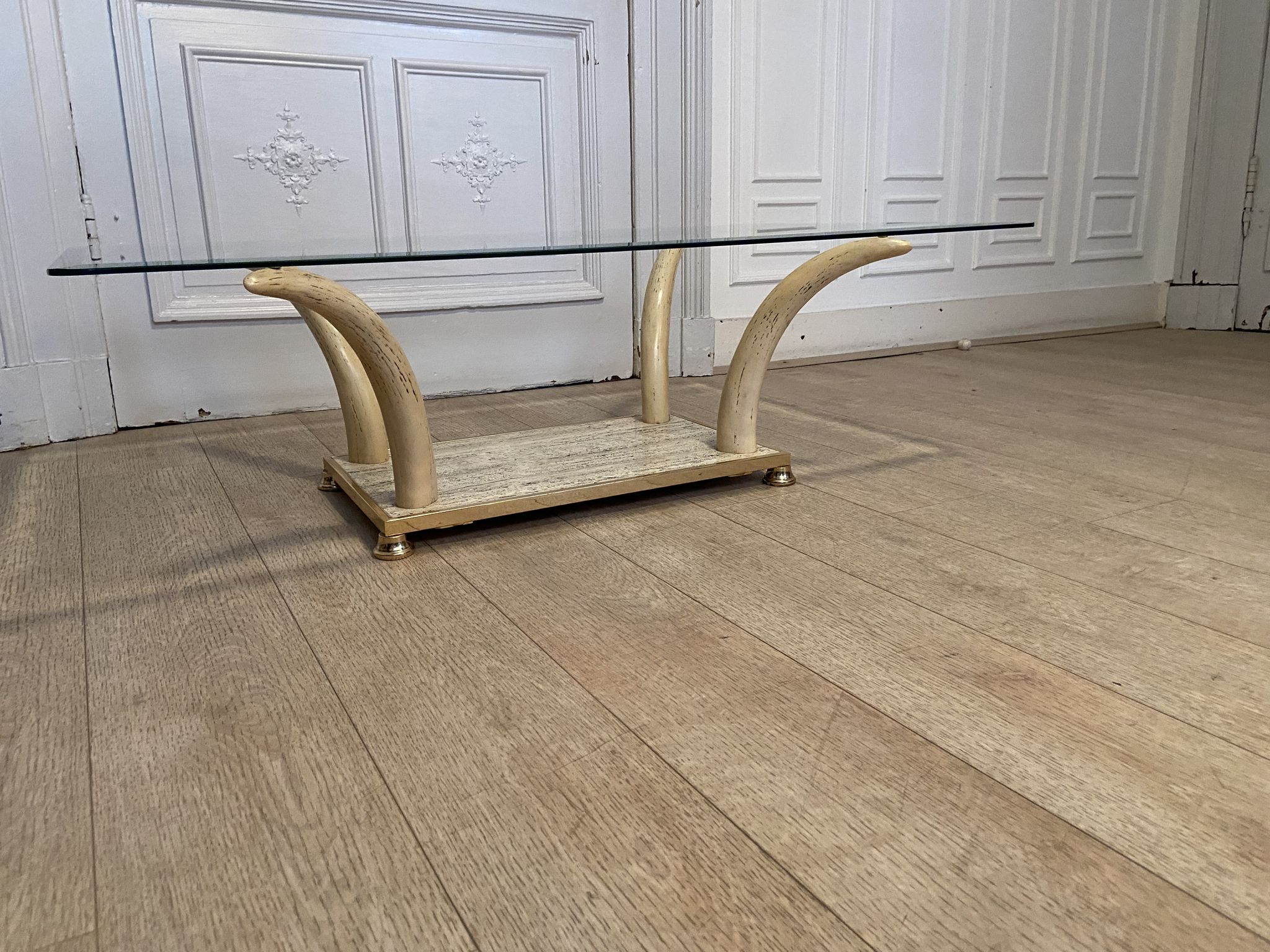 Table basse fausse défense d’éléphant, 1970s