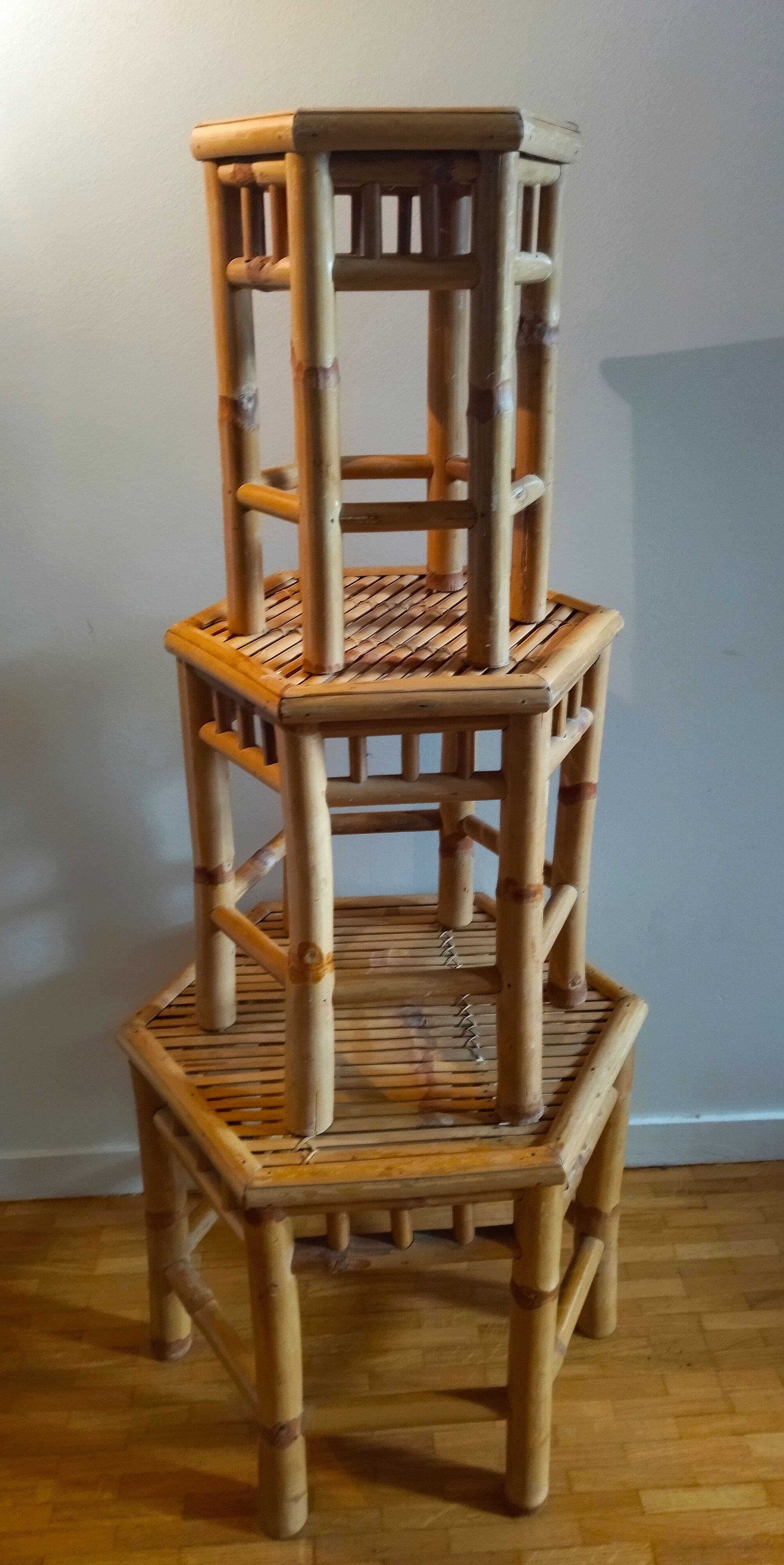 Bamboo trundle table