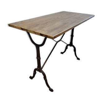 Bistro table Base cast iron over oak
