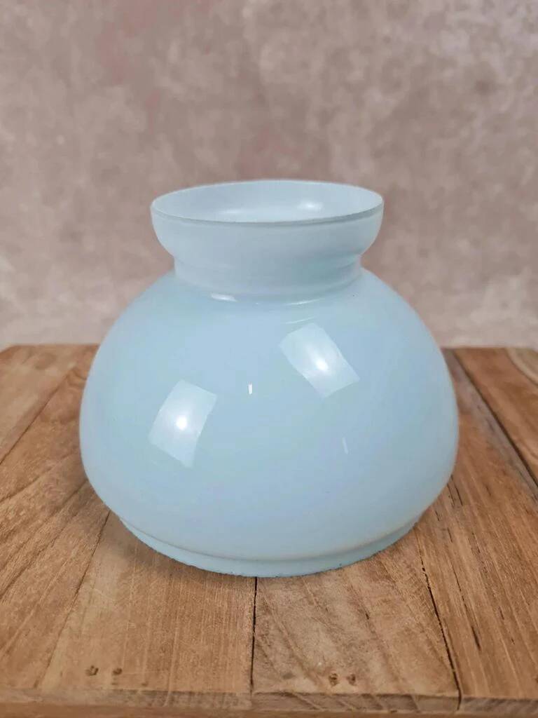Abat-jour ancien en opaline bleue décor roses