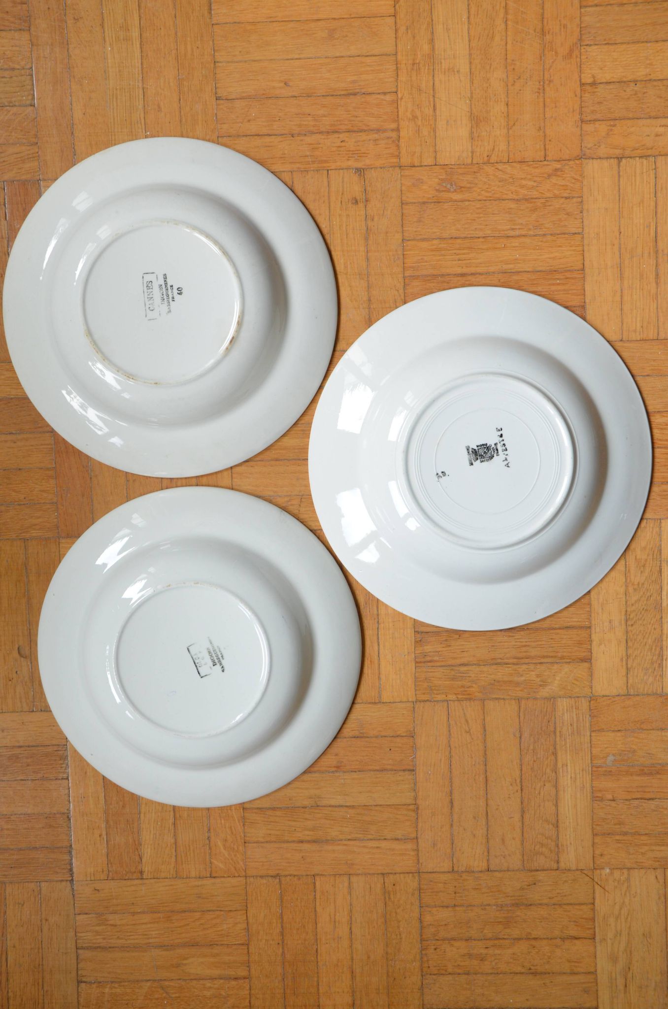 Lot dépareillées de 3 assiettes Digoin et Sarreguemines