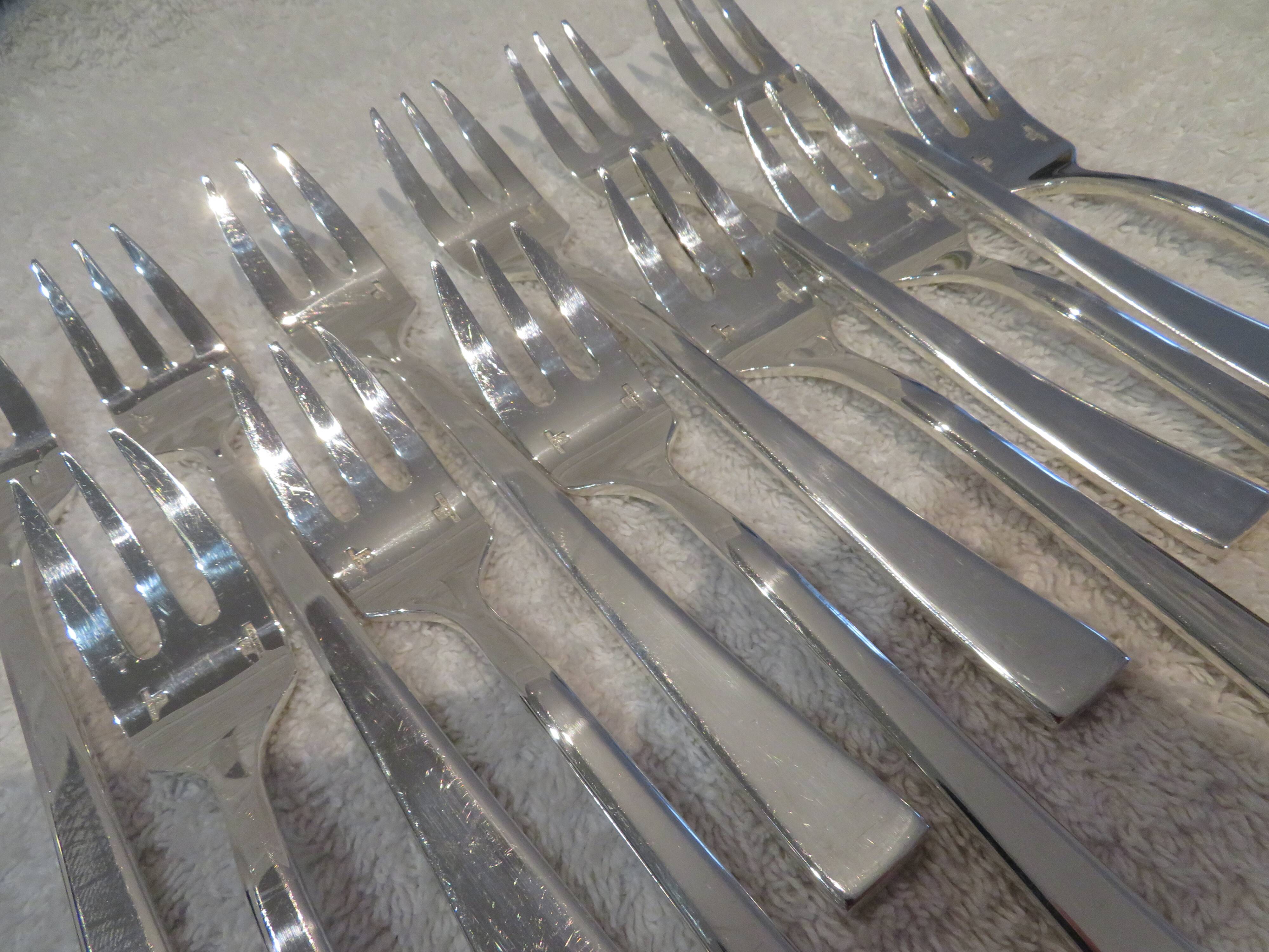 12 silver plated cake forks, Christofle Concorde, 15.8 cm