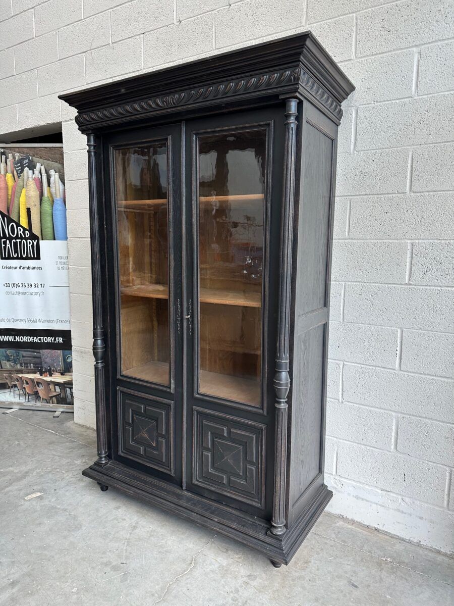 Library with a patina from the late 19th century.