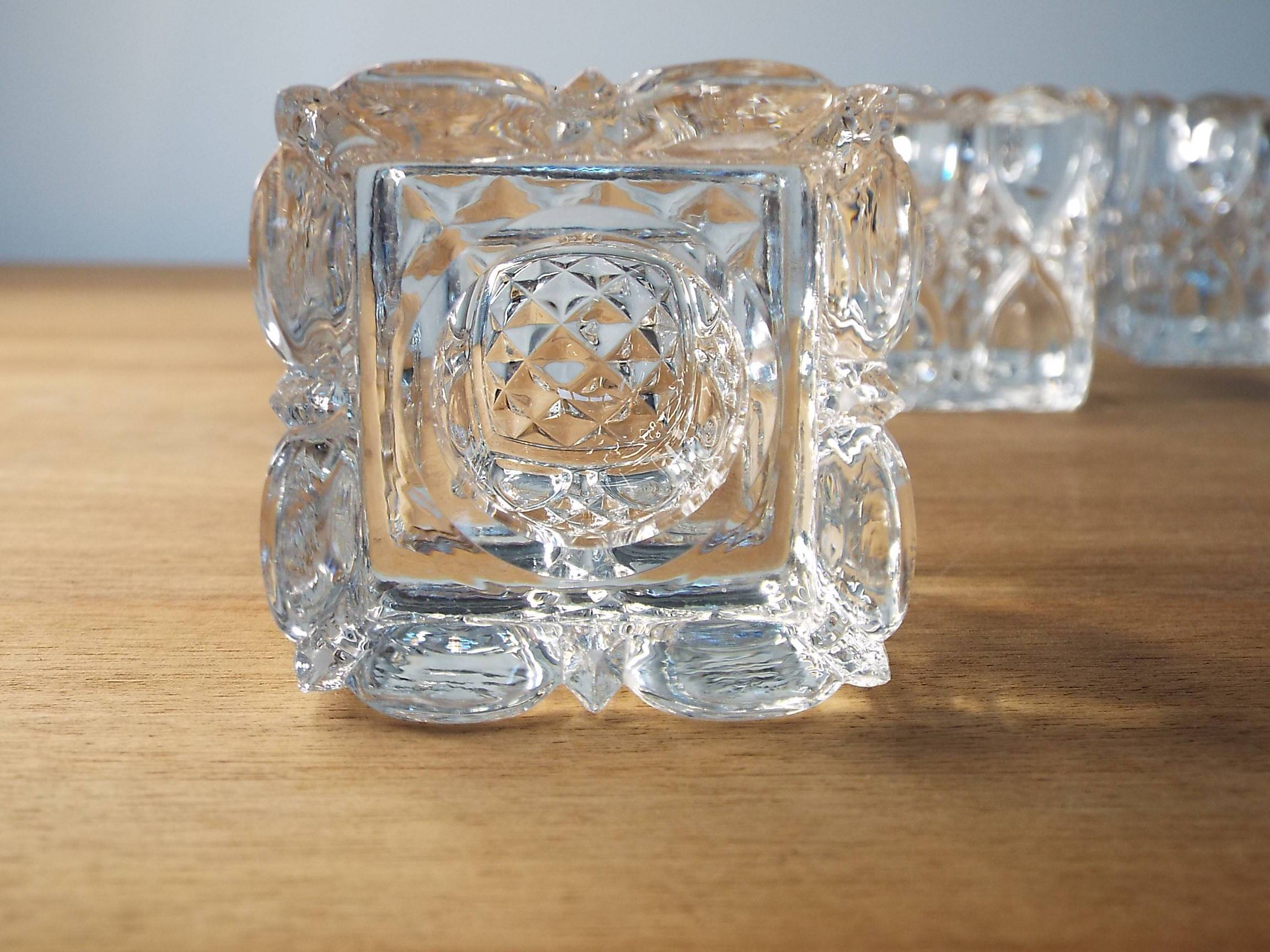 4 bougeoirs en verre ciselé