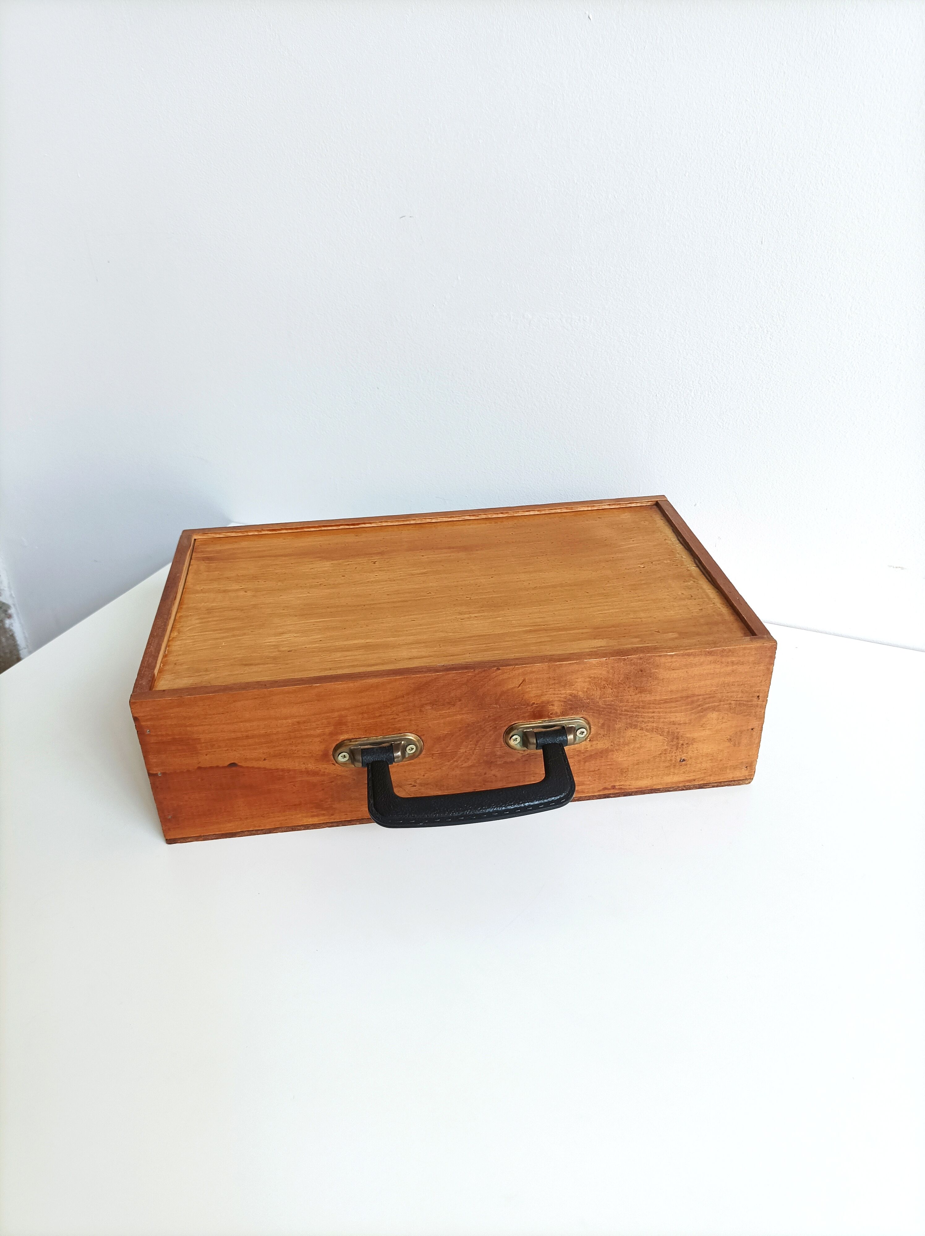 Wooden sliding box with handle