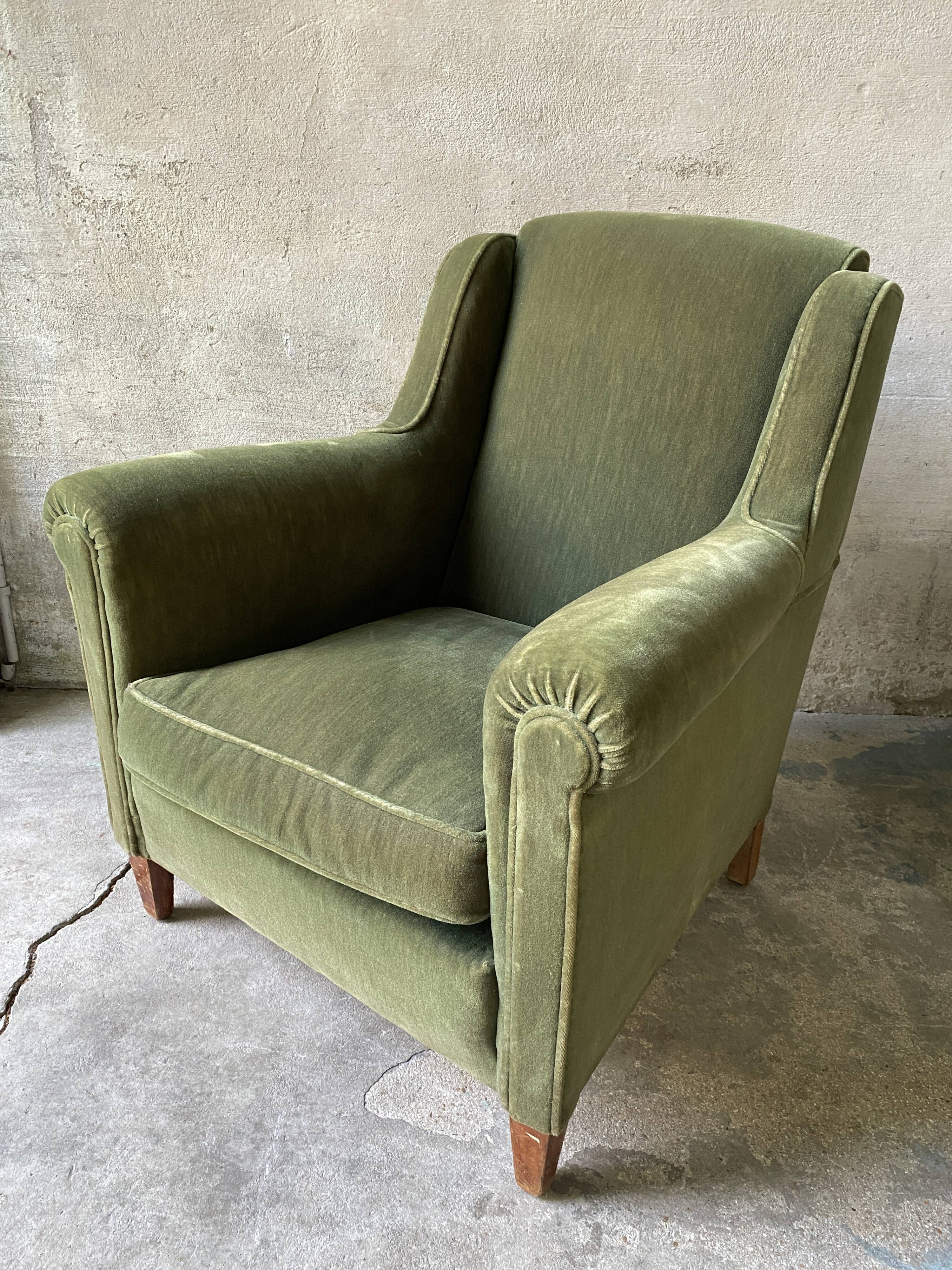 Vintage club armchair in green/khaki velvet fabric