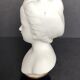Buste de jeune femme en biscuit