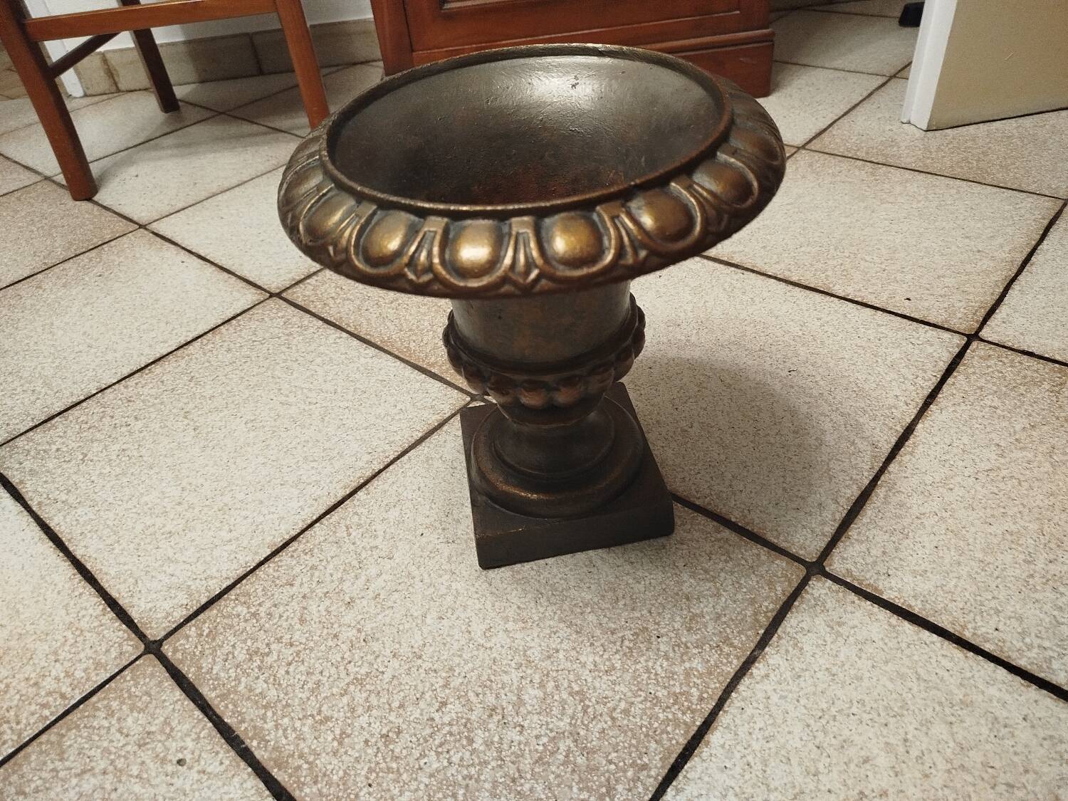 Medici vase 30 cm in cast iron 19th century  
Golden patina