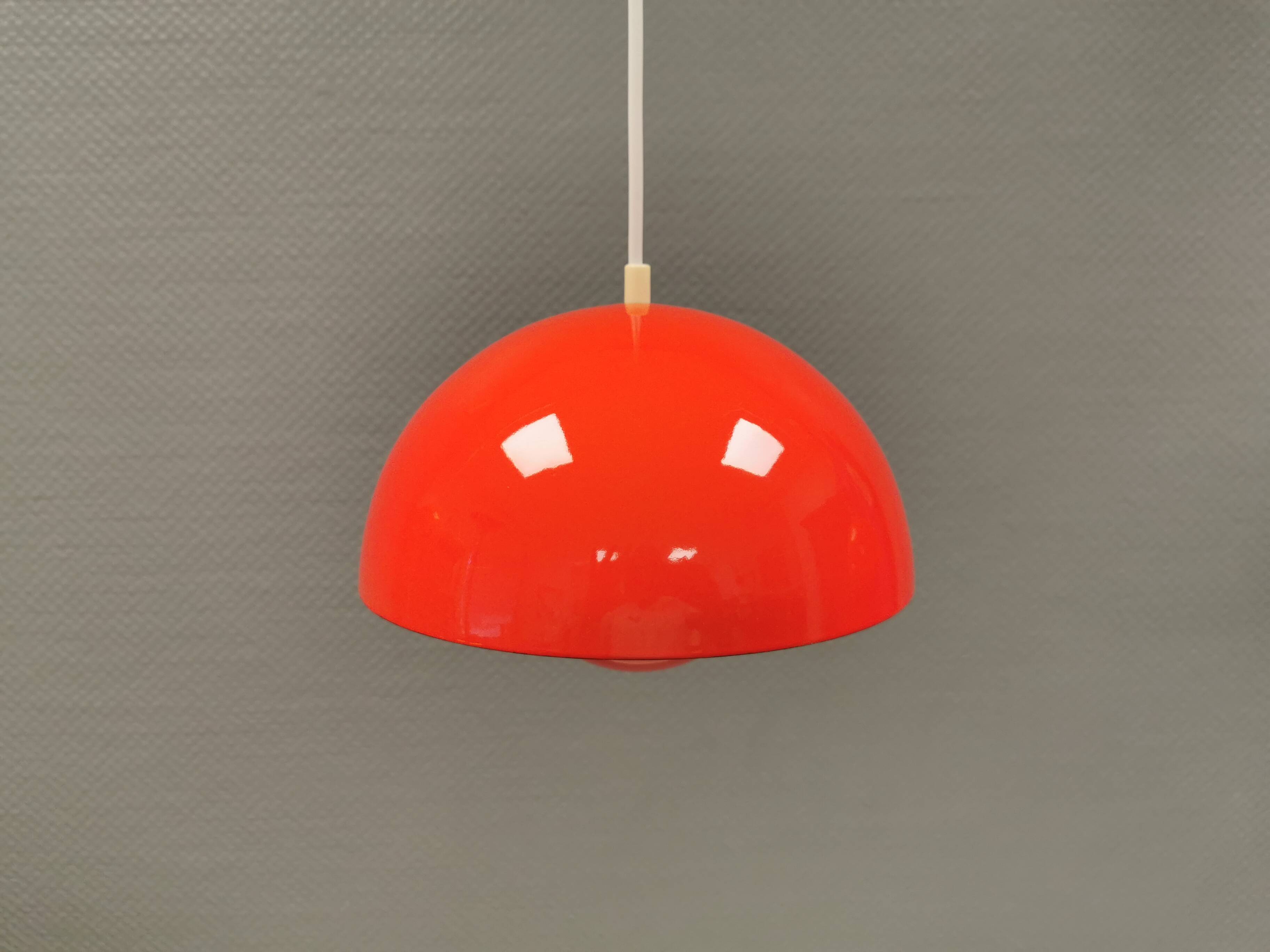 Suspension Flowerpot vp1 originales, conçue par Verner Panton.