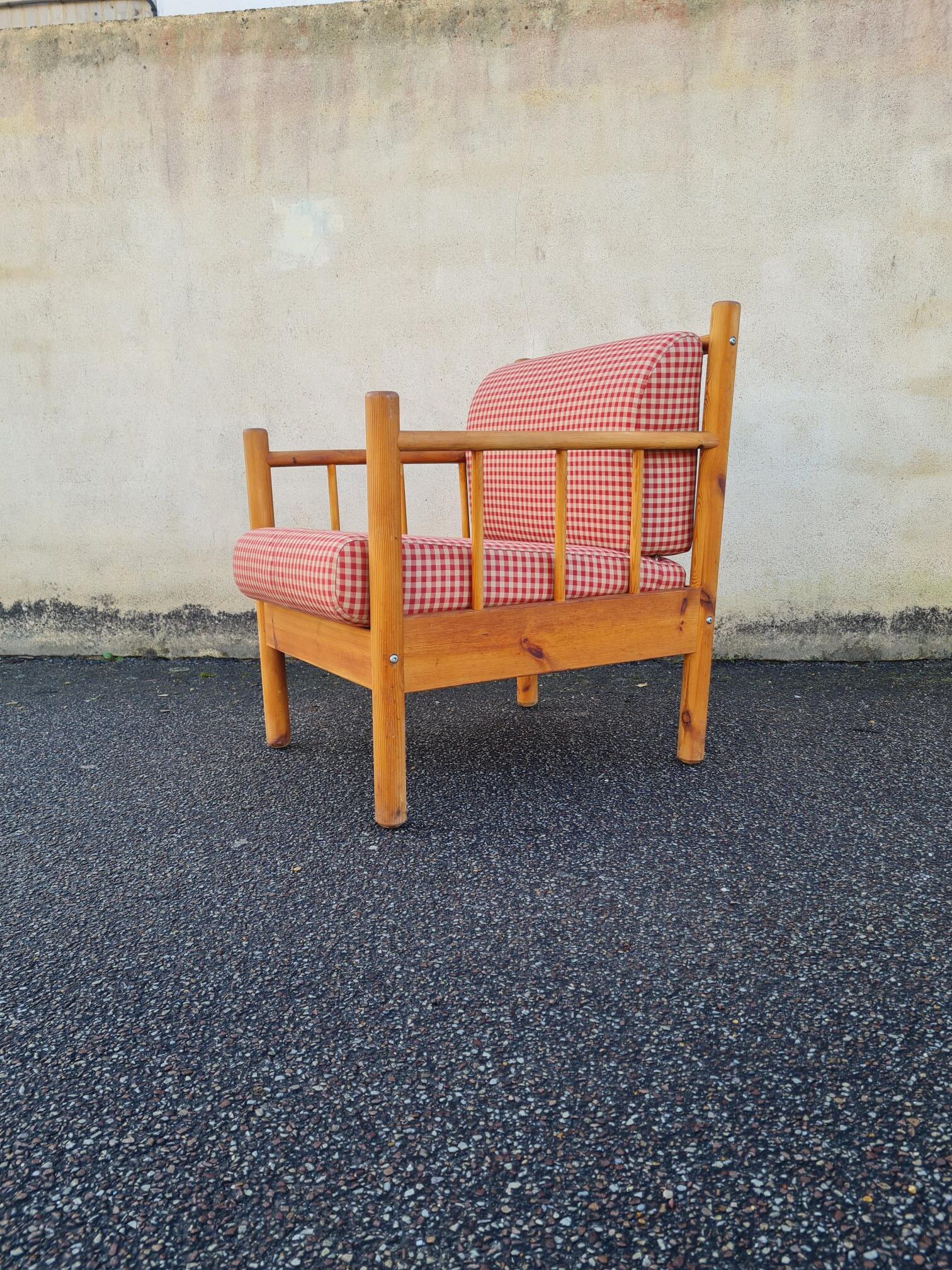 Armchair in pine and vichy fabric