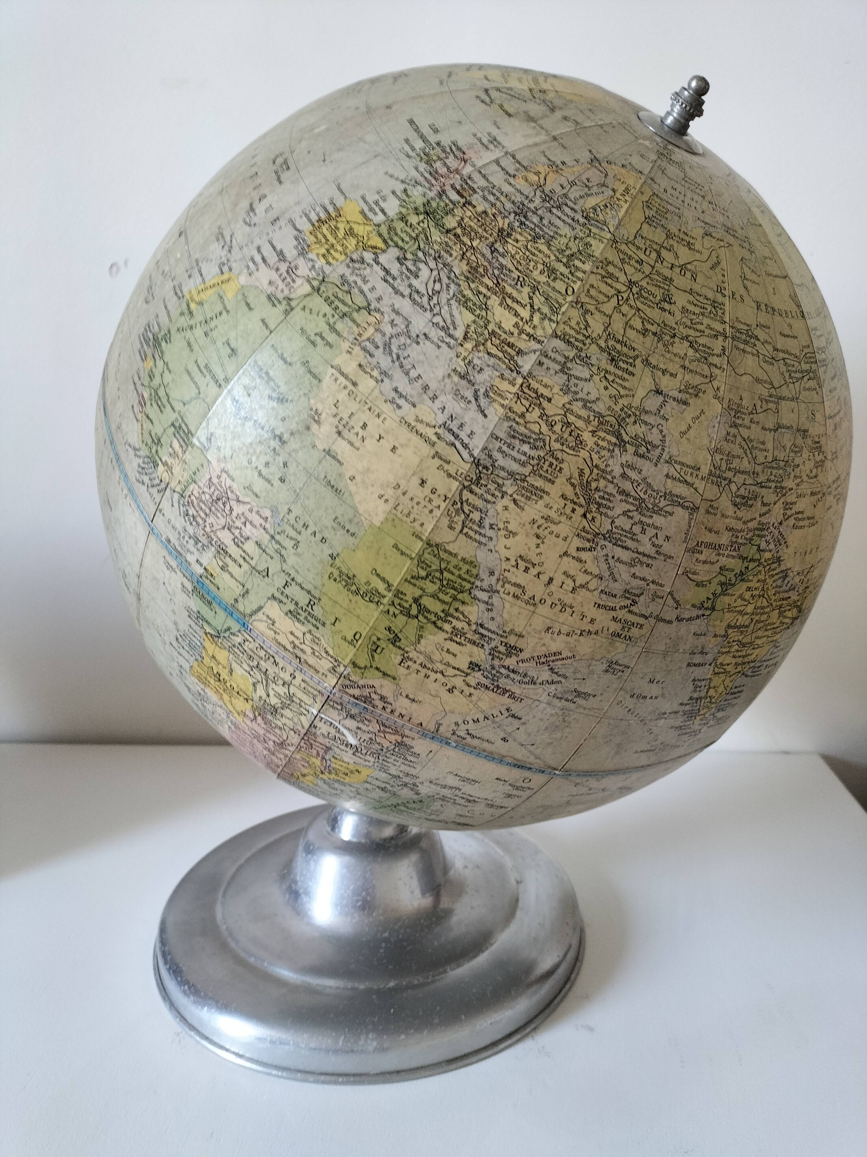 Vintage Globe Taride Maps – 1960
