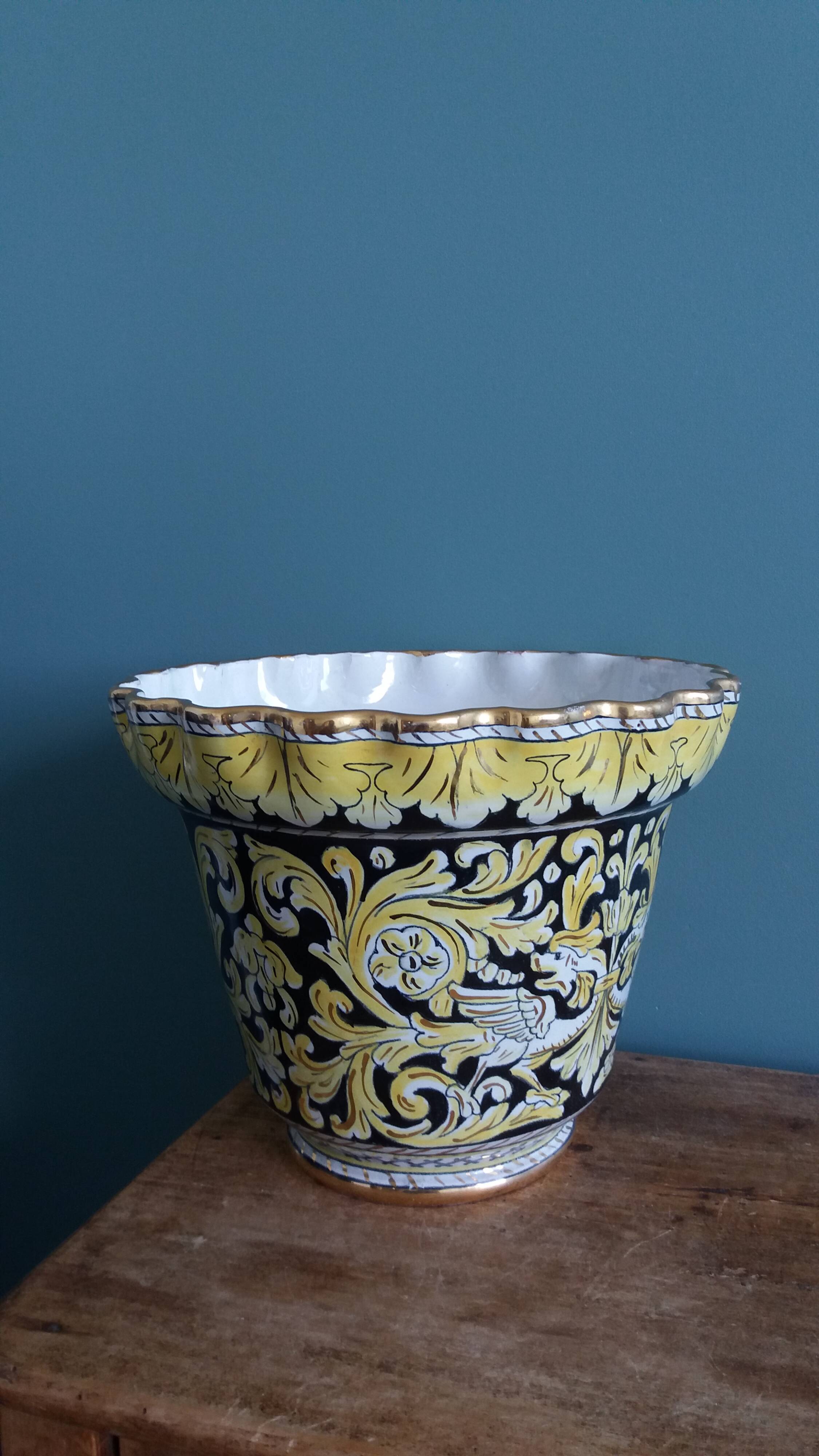 Planter pot in majolica signed Alberto Rubboli, Gualdo Tadino, Italy