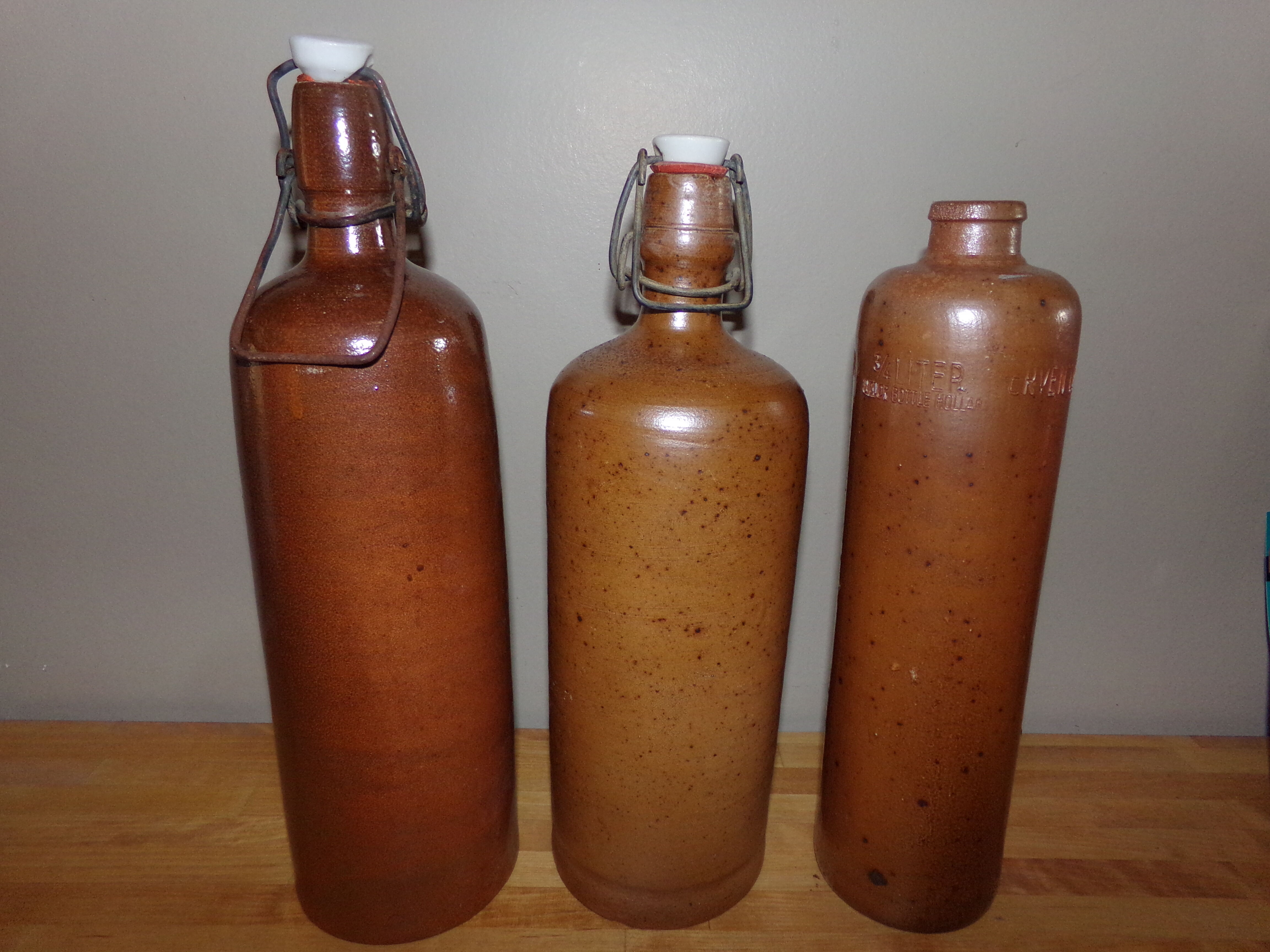 Set of 3 bottles in brown sandstone
