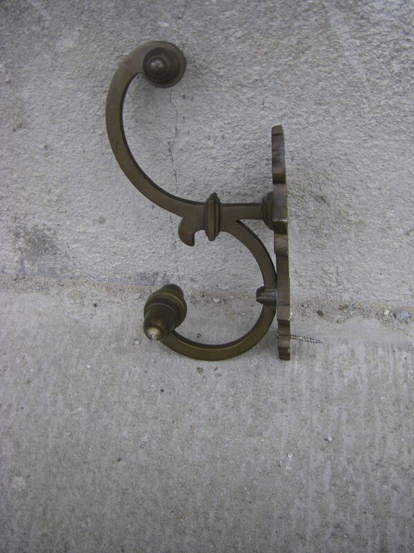 Patère en bronze