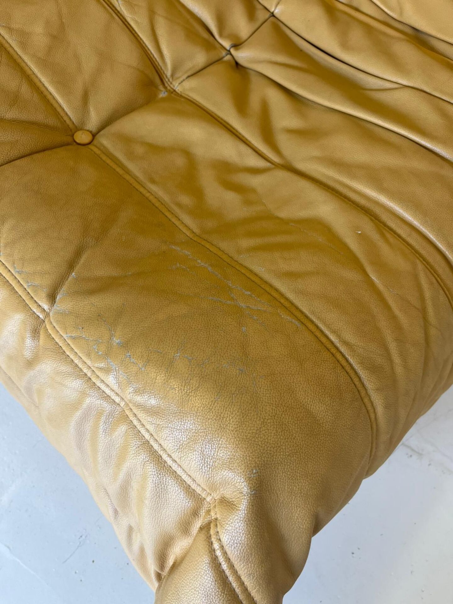 Ligne Roset Togo vintage honey yellow leather – 3-seater + 2 armchairs