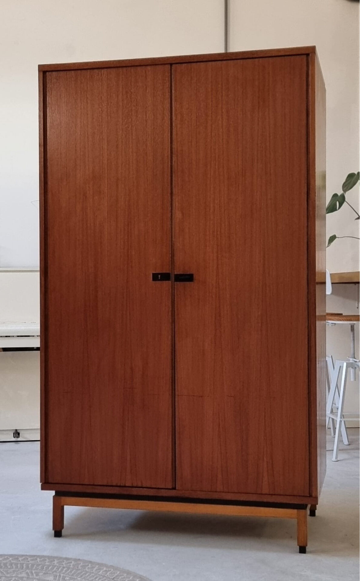 Armoire du milieu du siècle