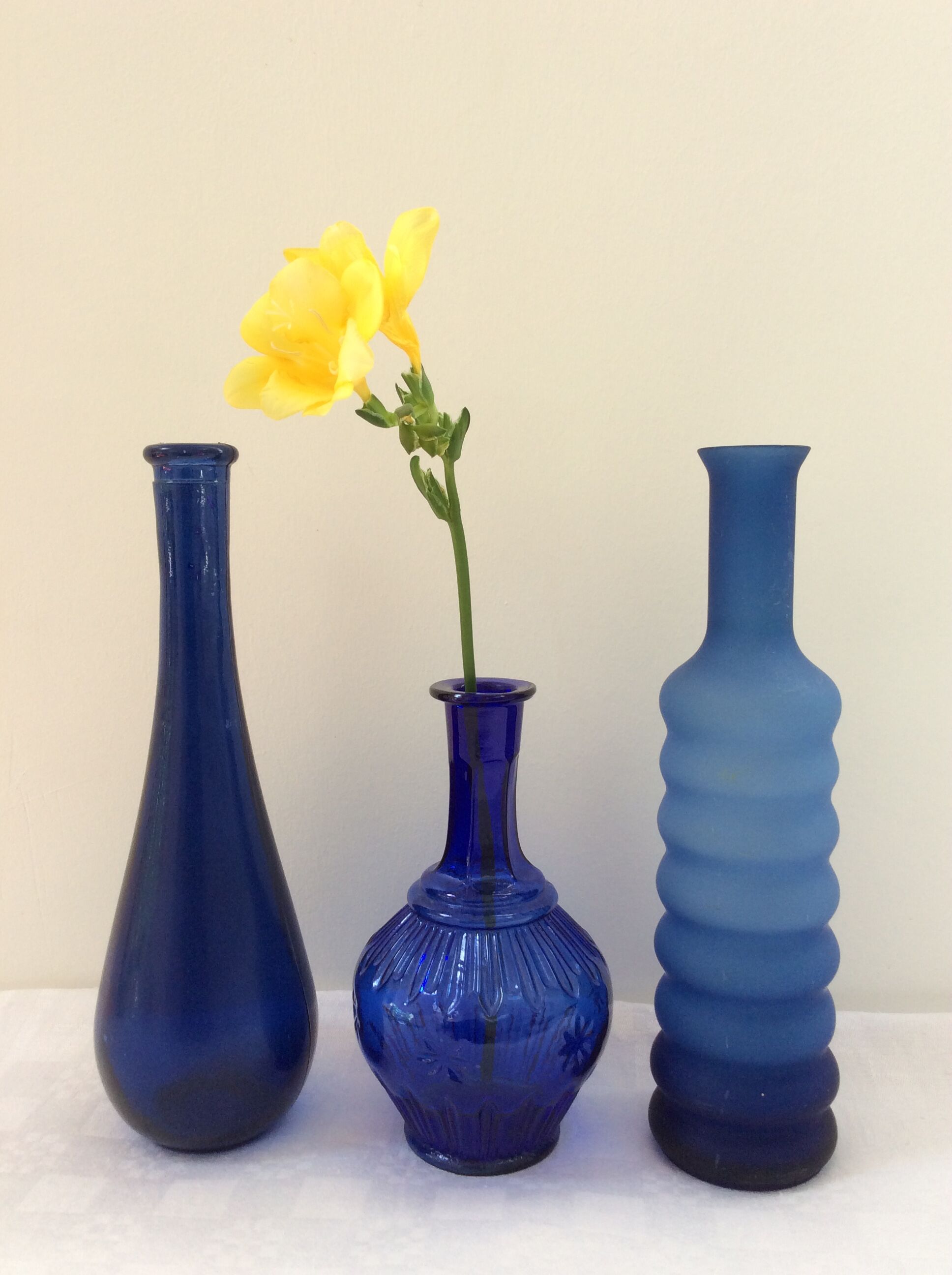 Decorative trio of blue glass vases