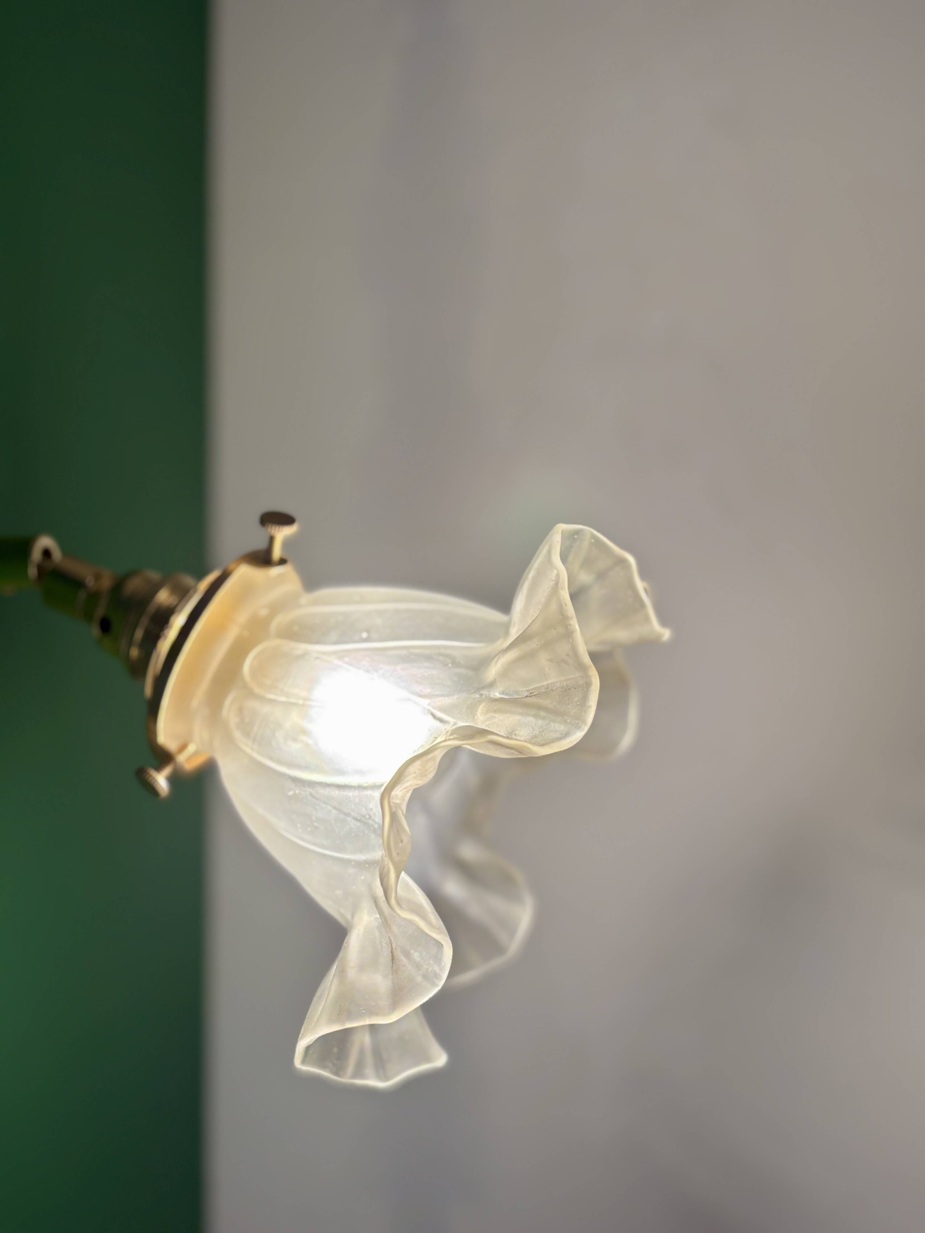 Applique tulipe vintage en verre dépoli