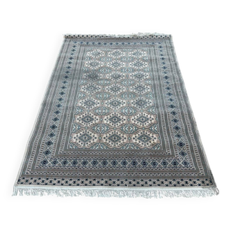 Oriental style rug 230cm x 170cm