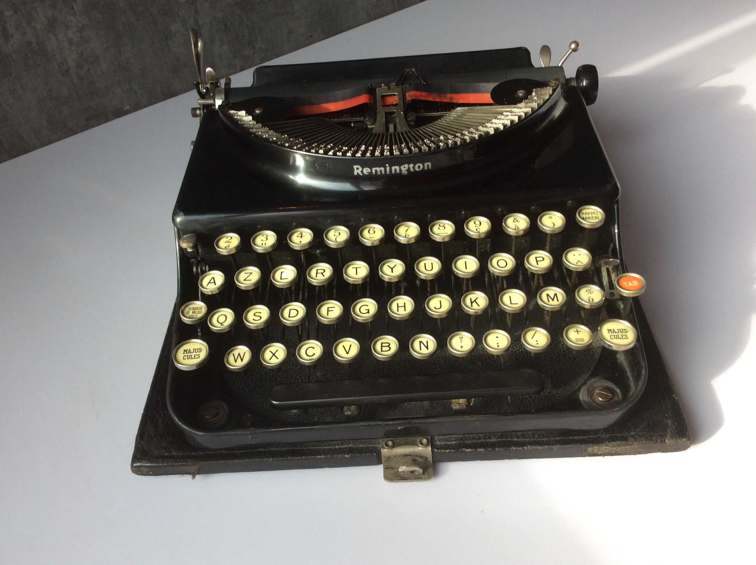 Machine à écrire ancienne Remington portable