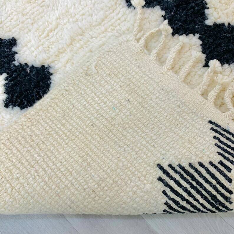 Handmade Moroccan rug in wool 250cm x 150cm