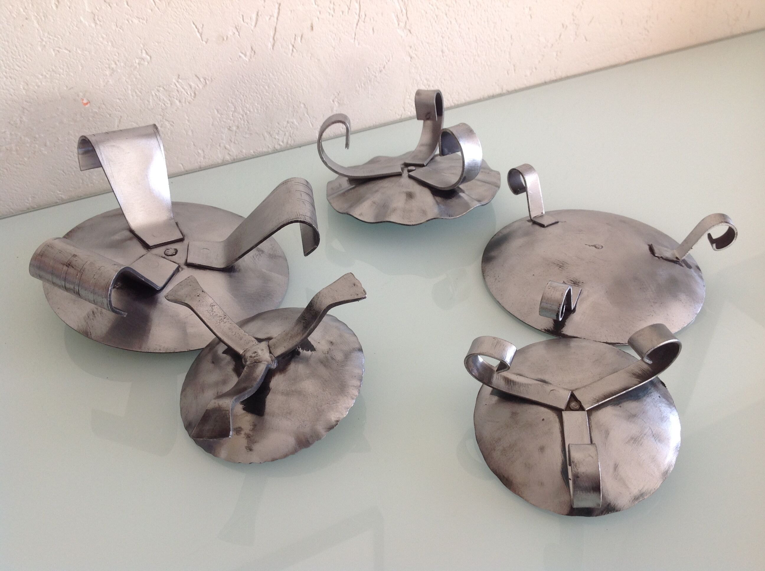 Suite of five candlesticks in brushed metal / vintage 60s-70s