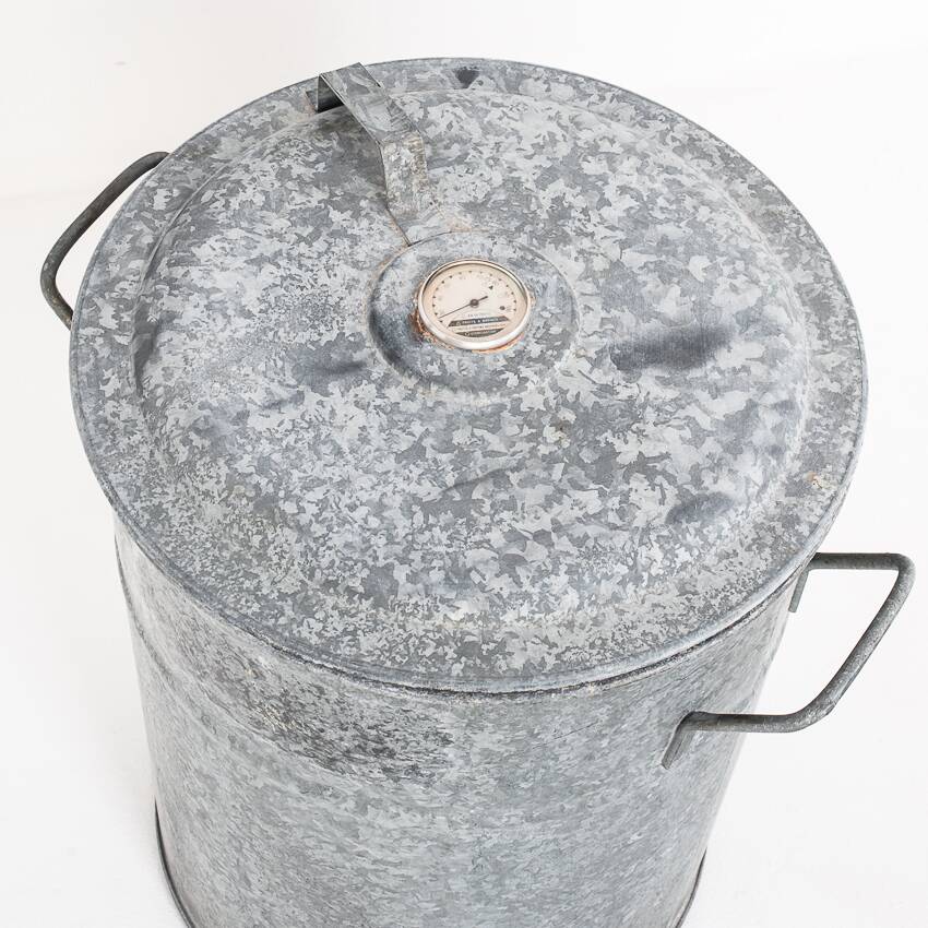 Vintage zinc canning bucket. Can be used as a wastepaper basket. 1940s