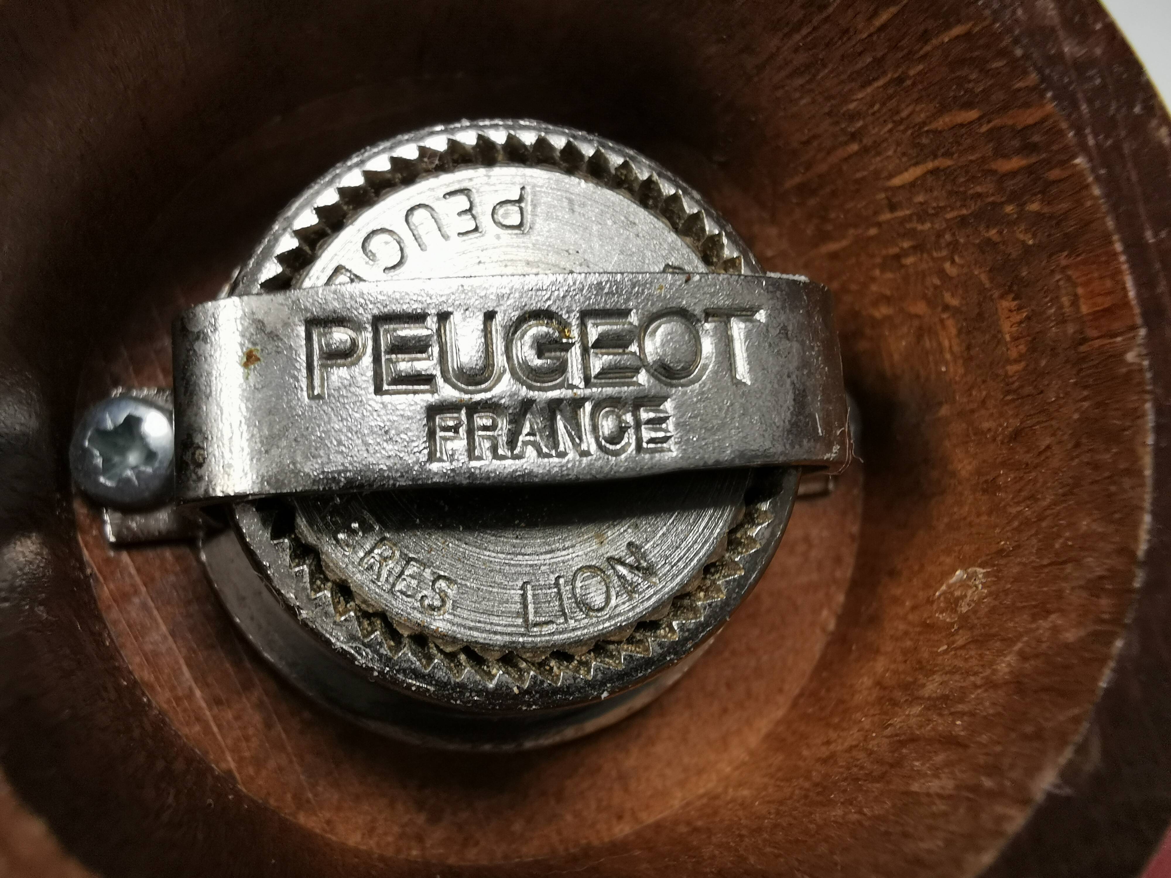 Beautiful salt and pepper set with Peugeot grinder.