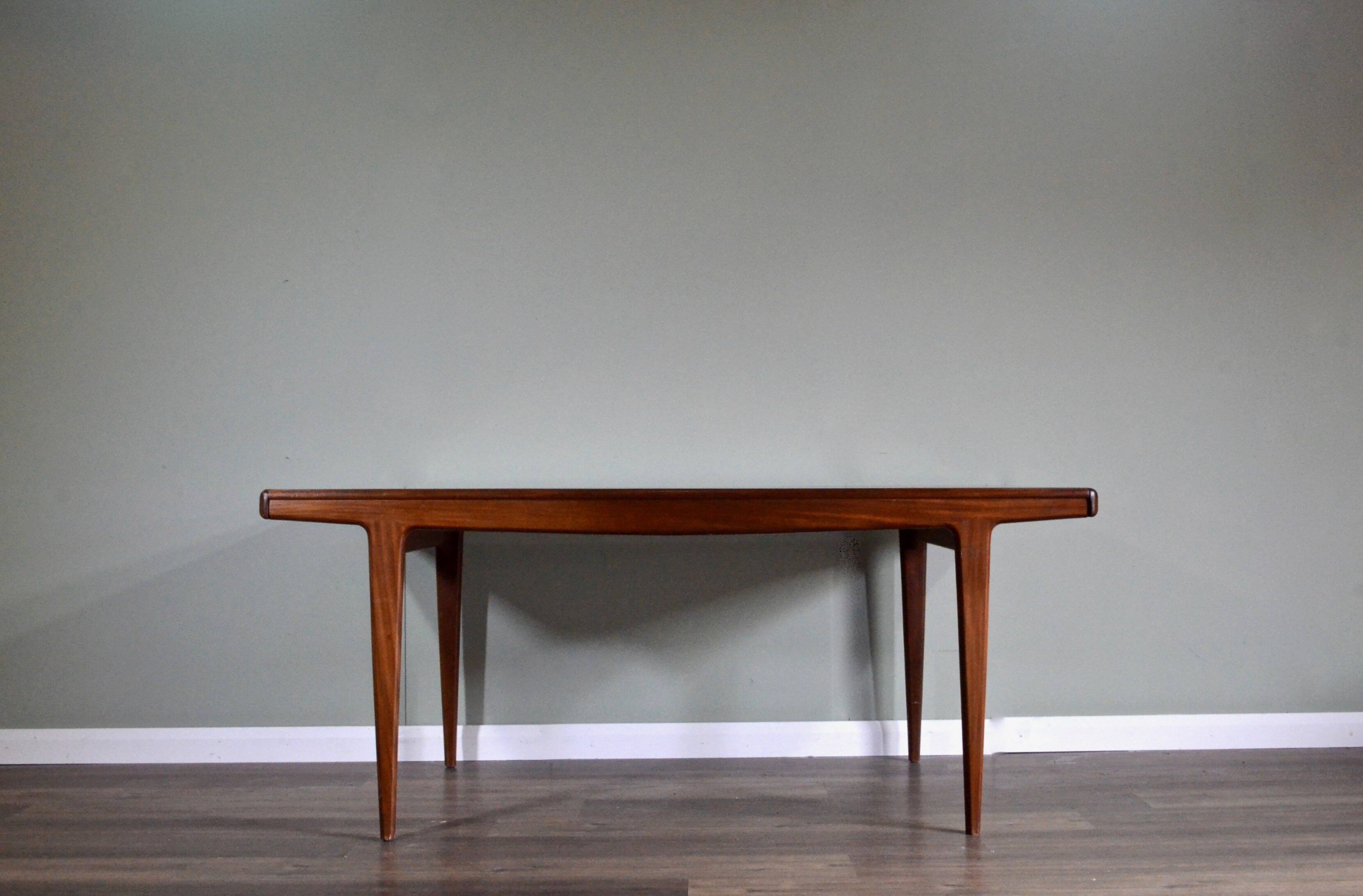 Danish Midcentury Extending Teak Table. Vintage / Modern / Retro / Scandinavian.