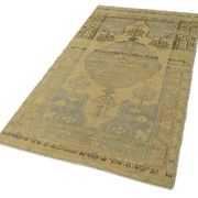 Tapis décoratif beige turc noué à la main 105 cm x 210 cm 1950s
