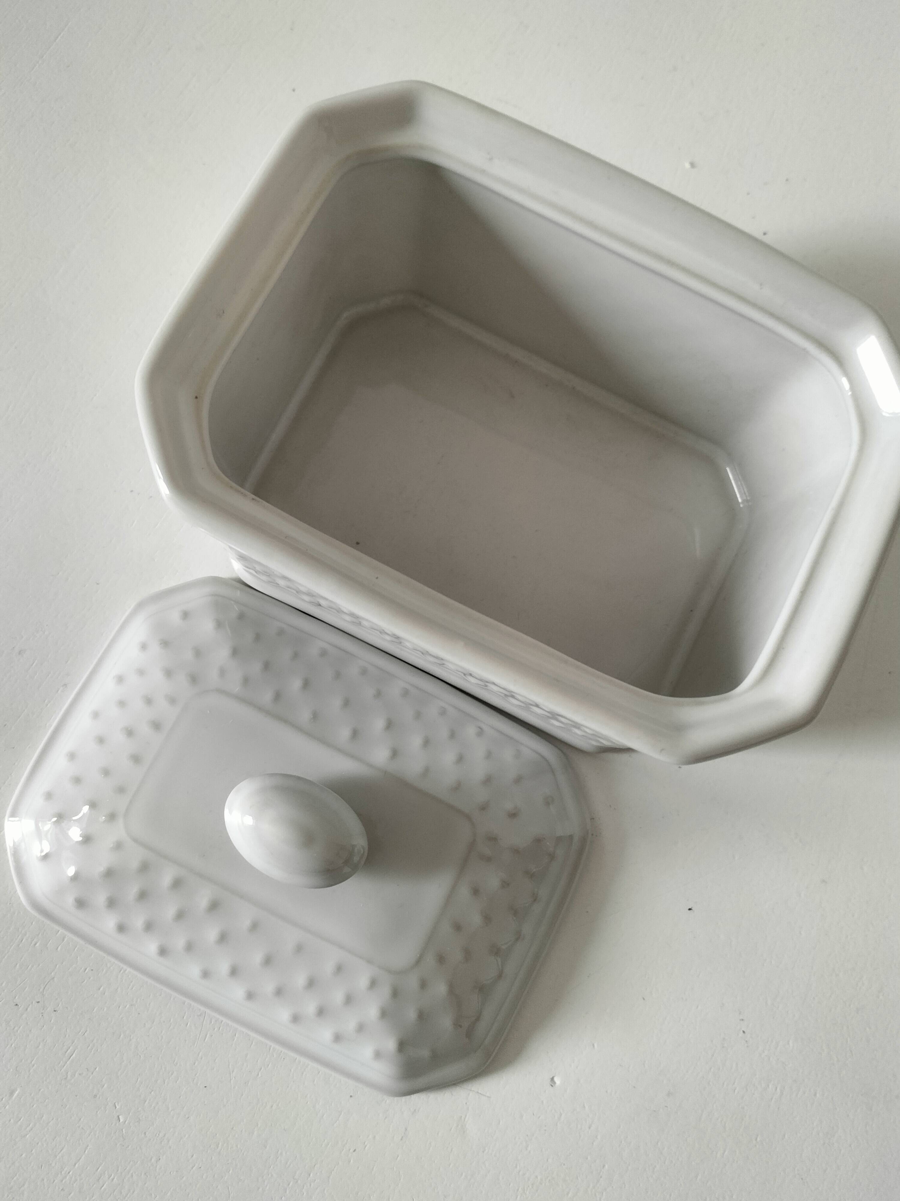 Small white porcelain terrine Geneviève Lethu – graphic relief