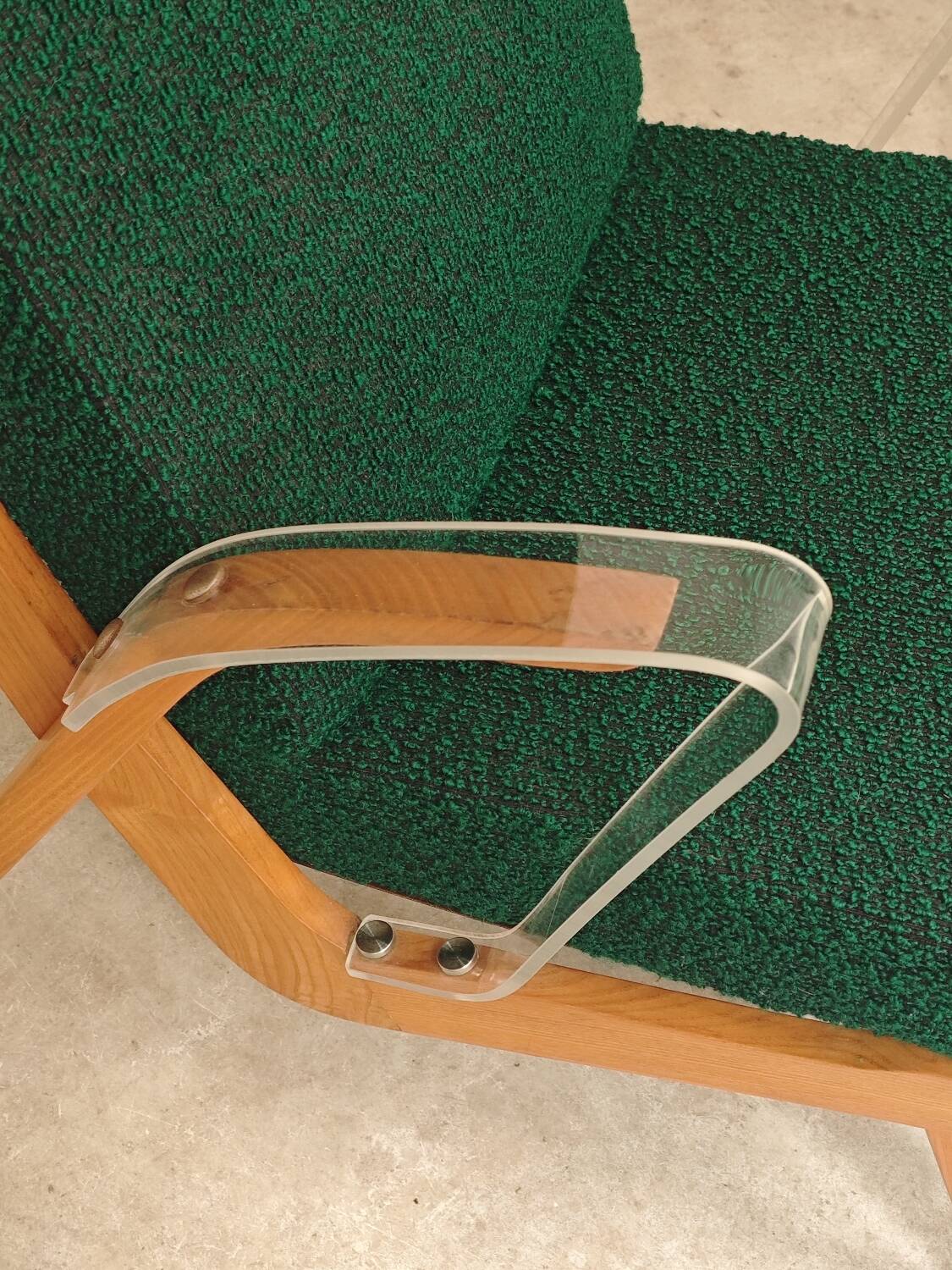 Paire de fauteuils ULUV bois et tissu vert bouclette