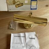 Wall light for picture lighting