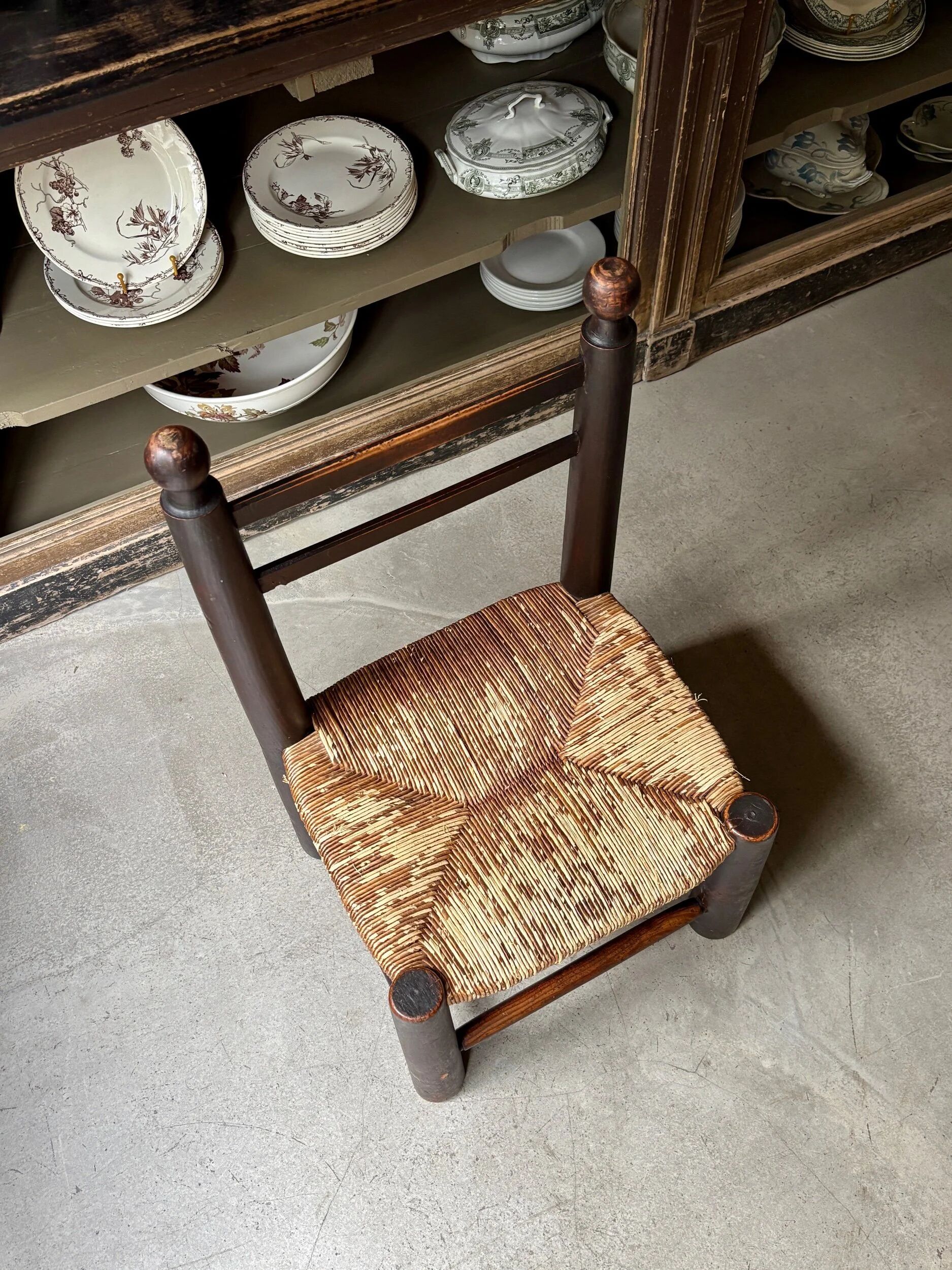 Chaise basse George Robert en bois et paille n°2