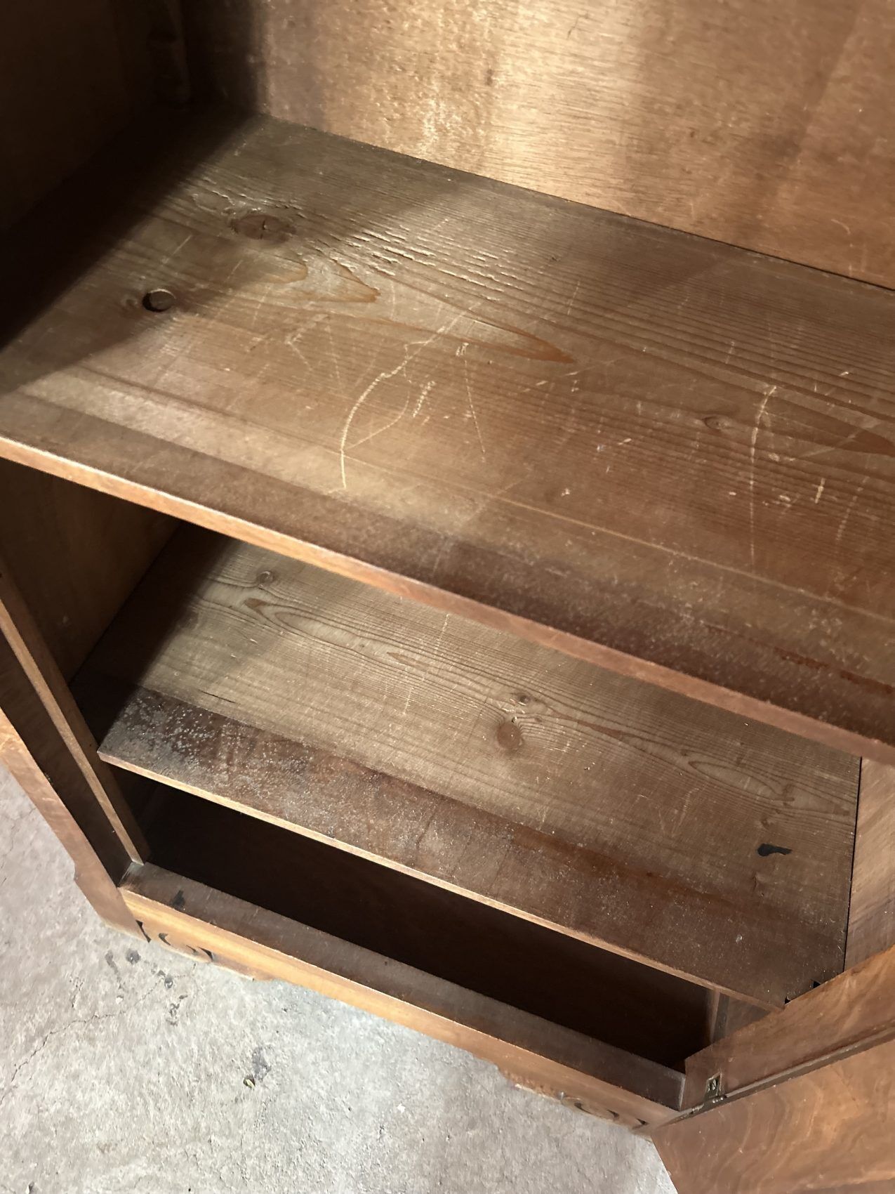 Art Deco walnut buffet – The elegance of the 1930s