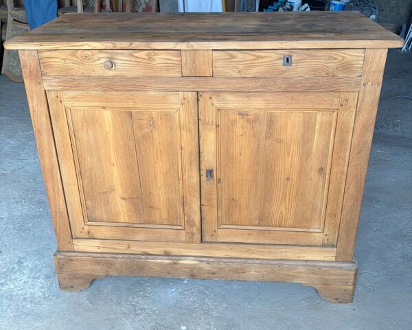 Buffet ancien en bois massif, rénové