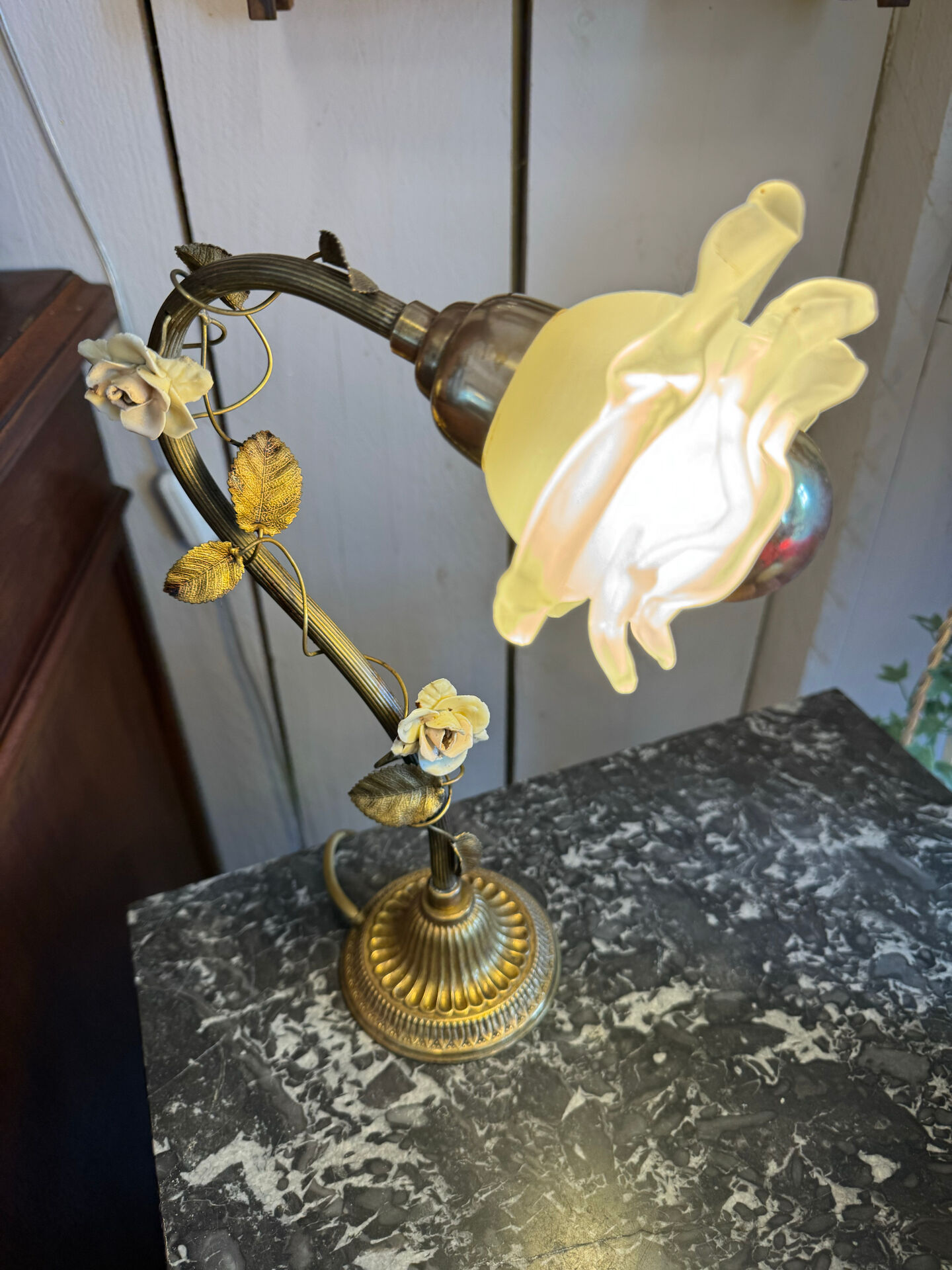 Tulip lamp in brass