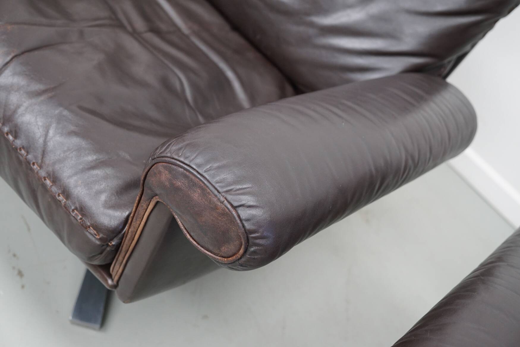 Pair of Vintage De Sede DS-31 Swivel Armchairs in Brown Leather