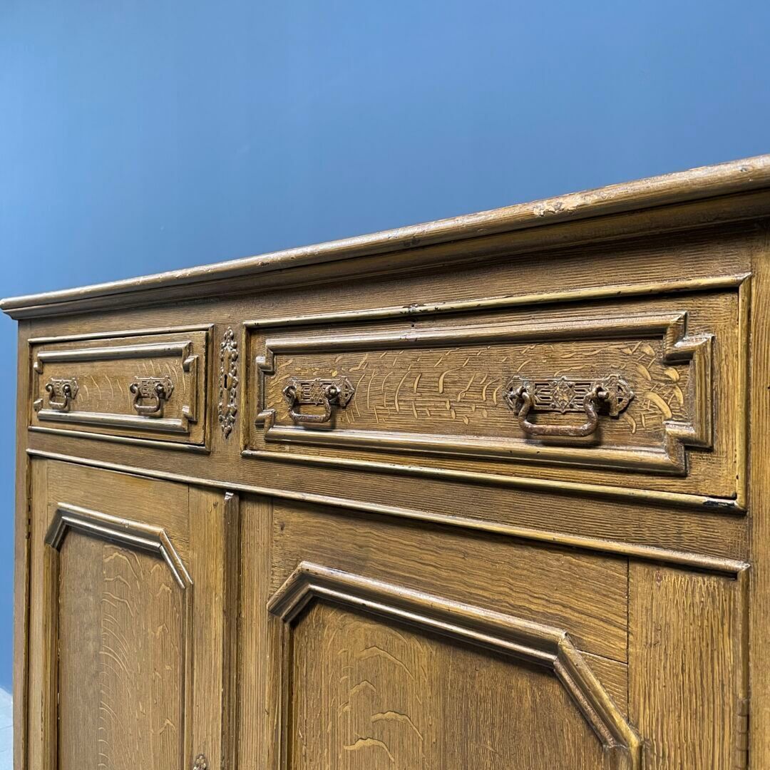 Armoire française peinte